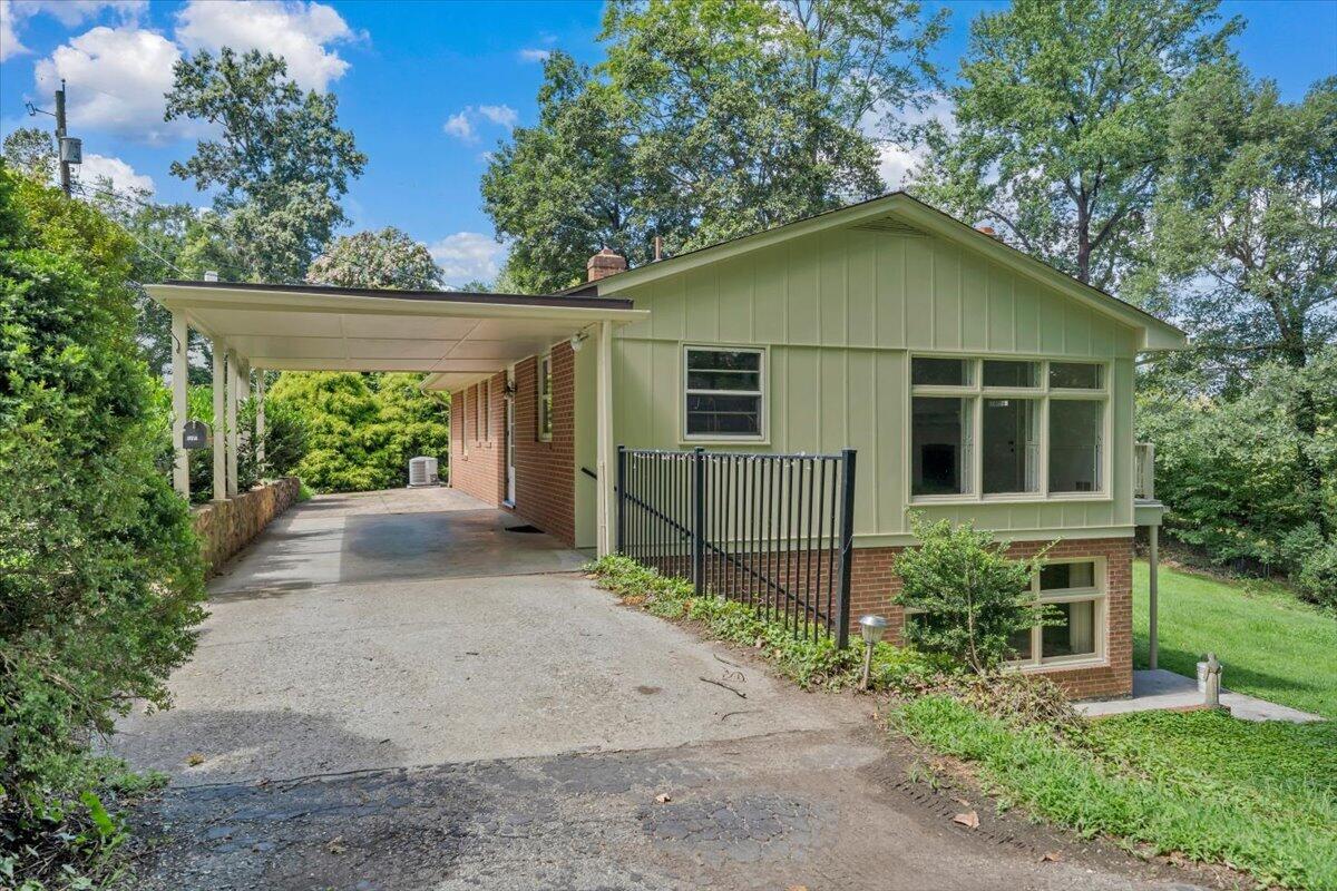 436 Bramble Ln SW — photo