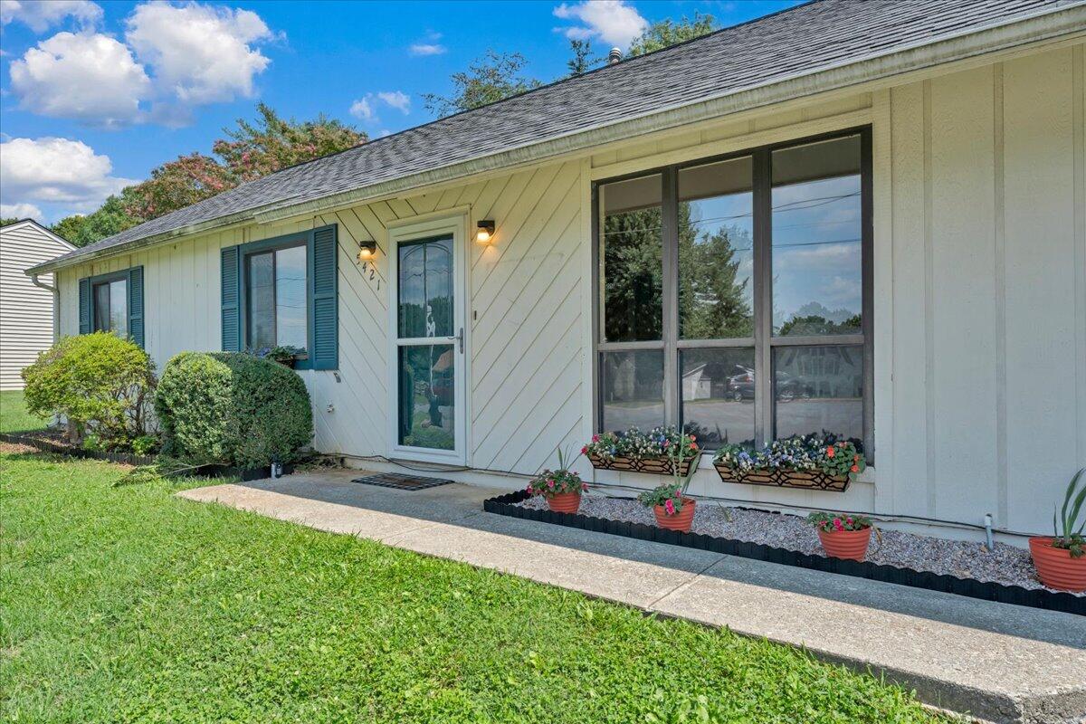 5421 Apple Blossom Ln — photo