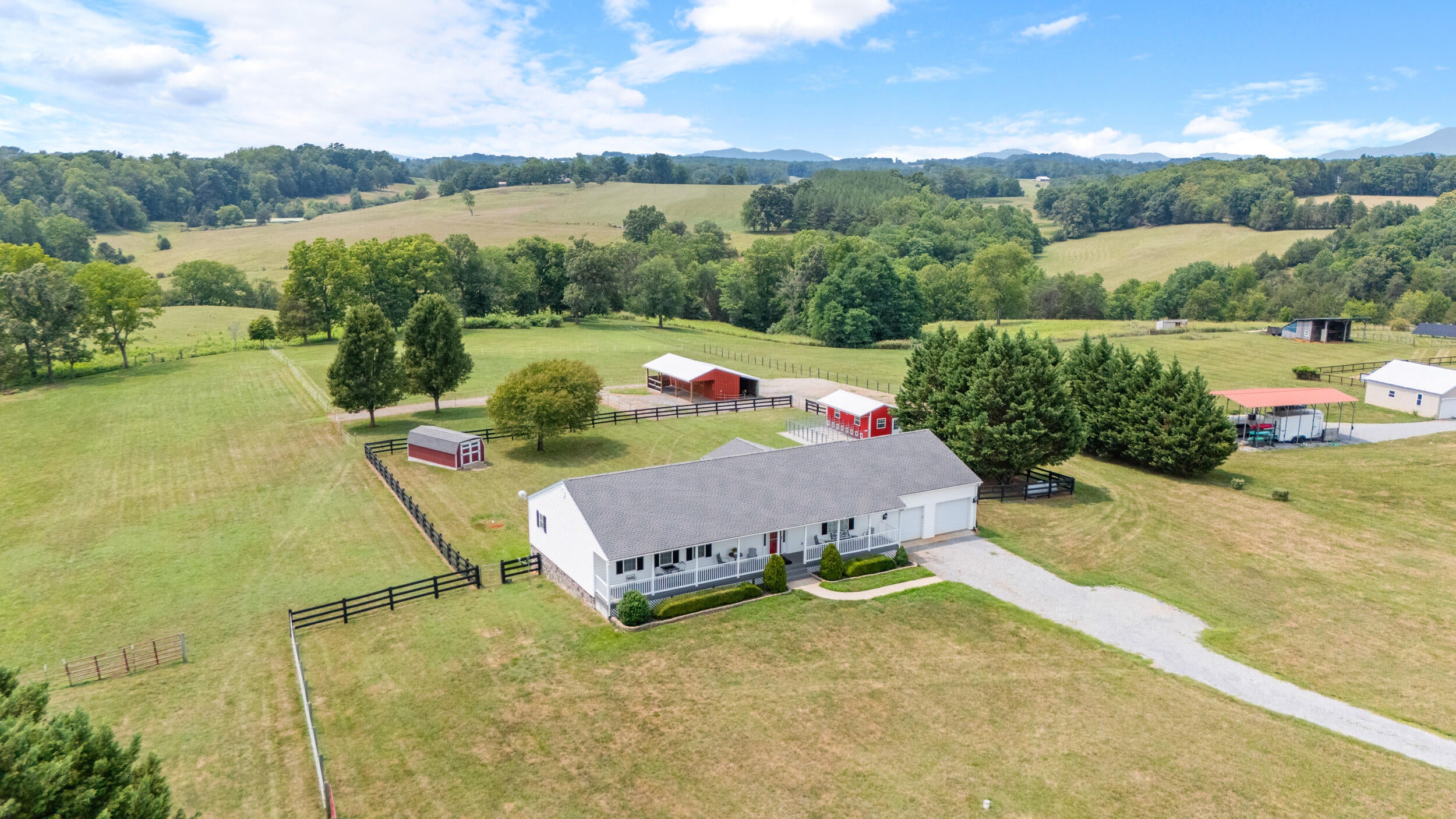 4755 Old Country Rd — photo