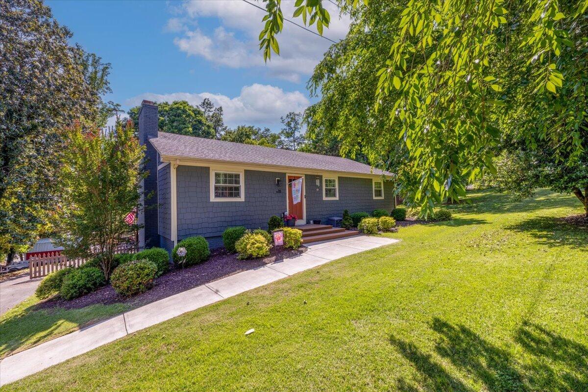 70 Crescent Ln — photo