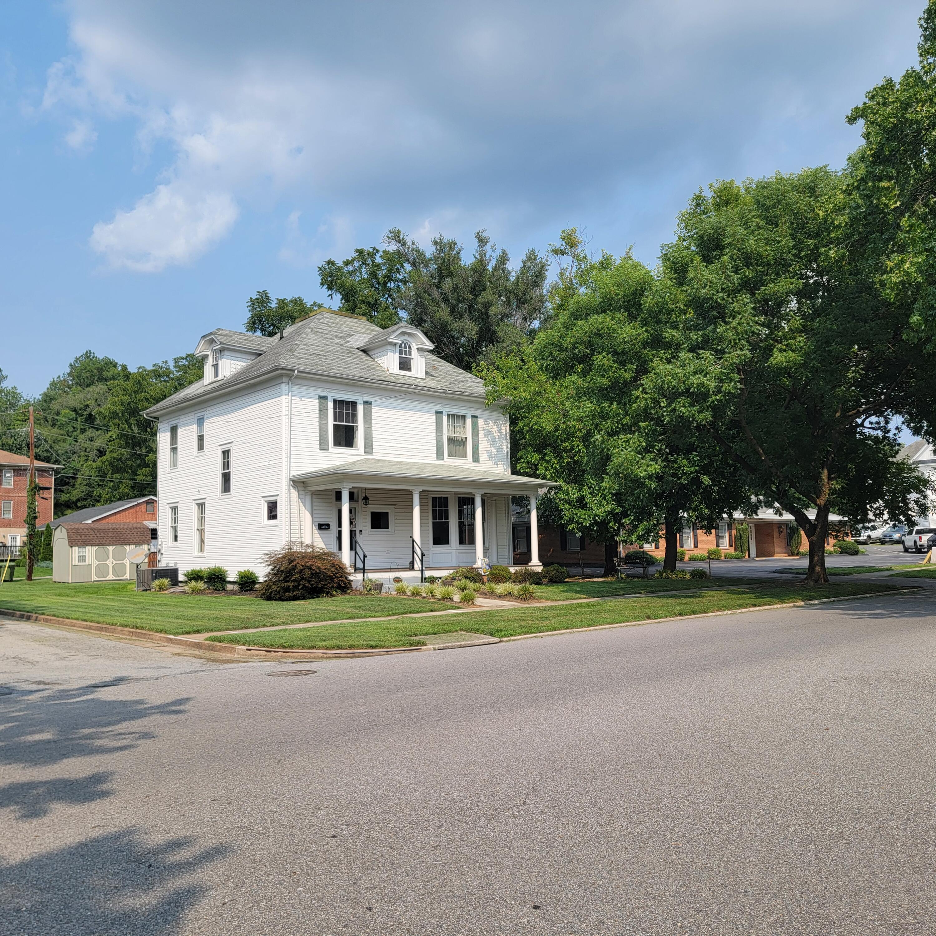 501 Roanoke Blvd — photo