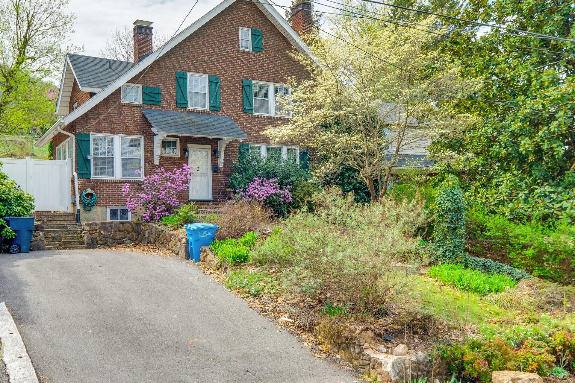 1242 Laurel St SE — photo