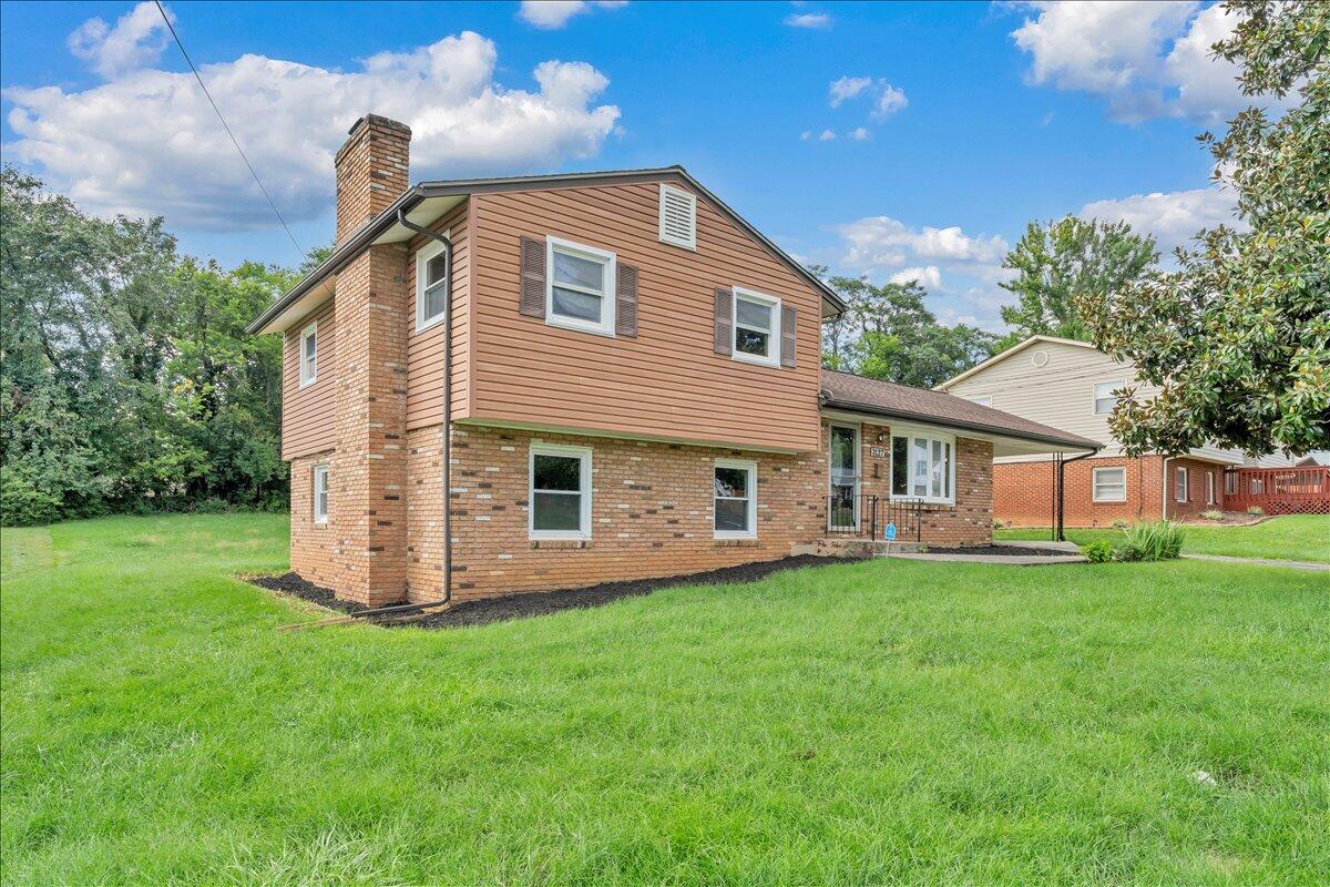 3127 Kershaw Rd NW — photo