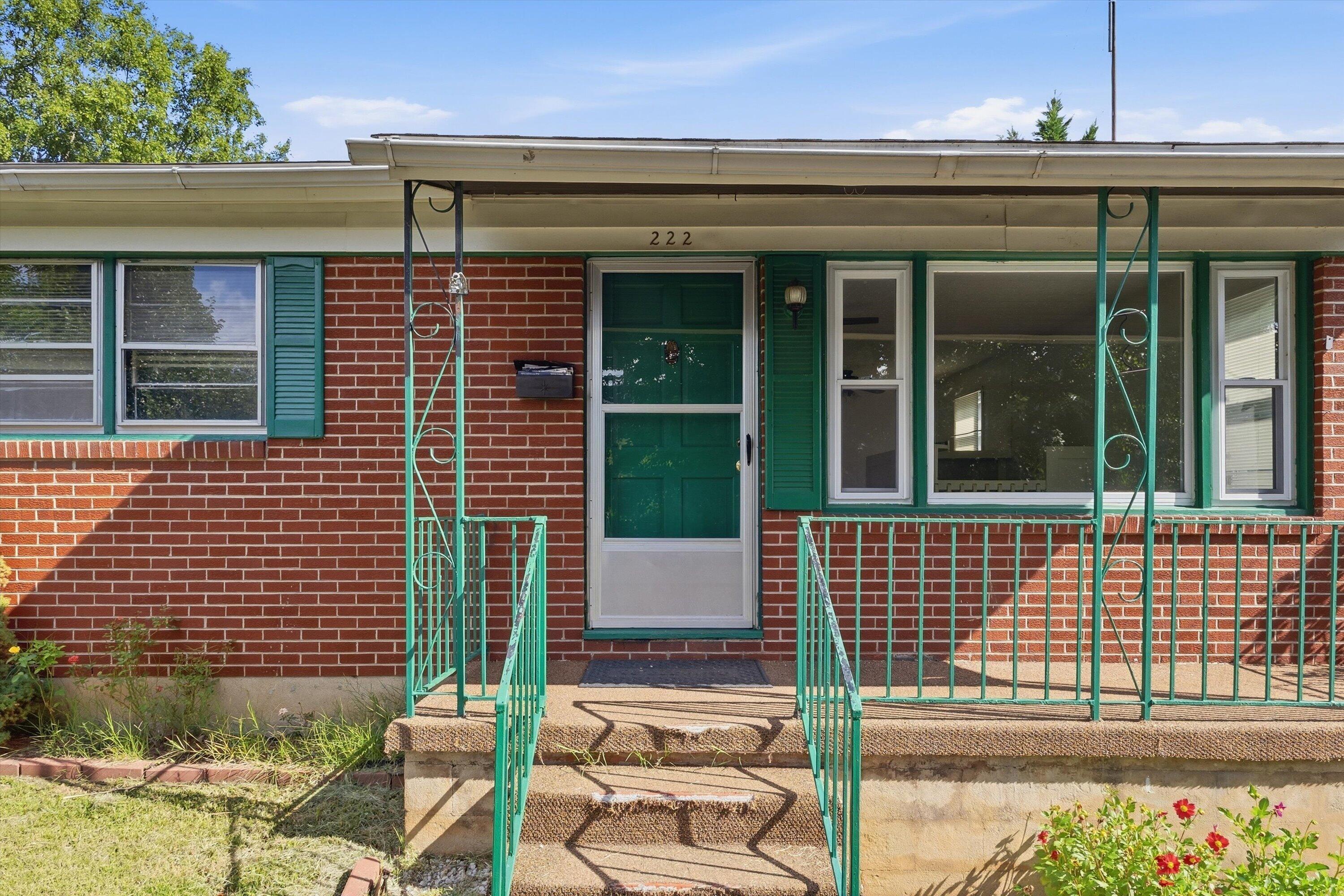 222 E Gordon ST, Covington, VA 24426 — photo 3