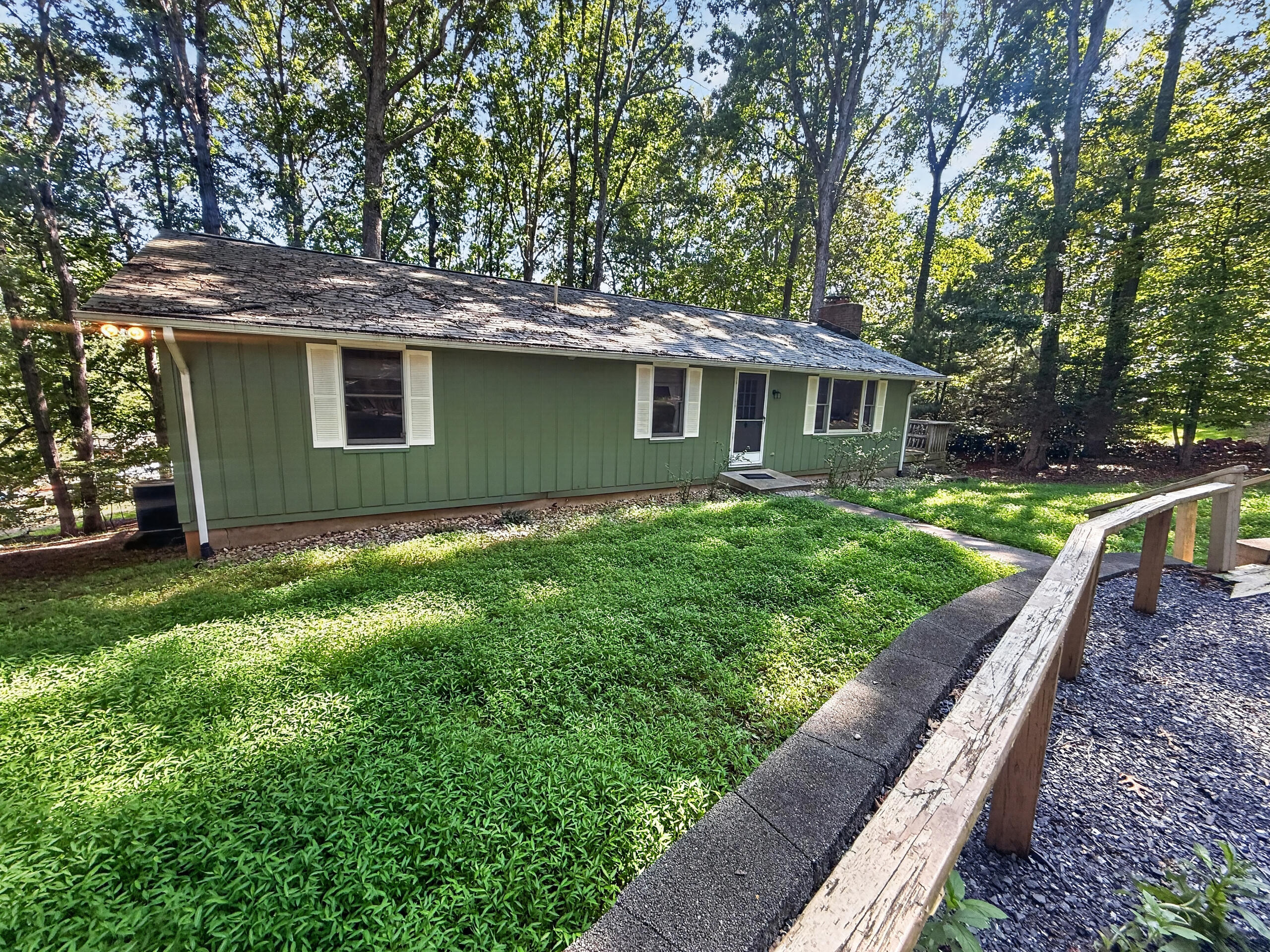 200 Retreat Ln — photo