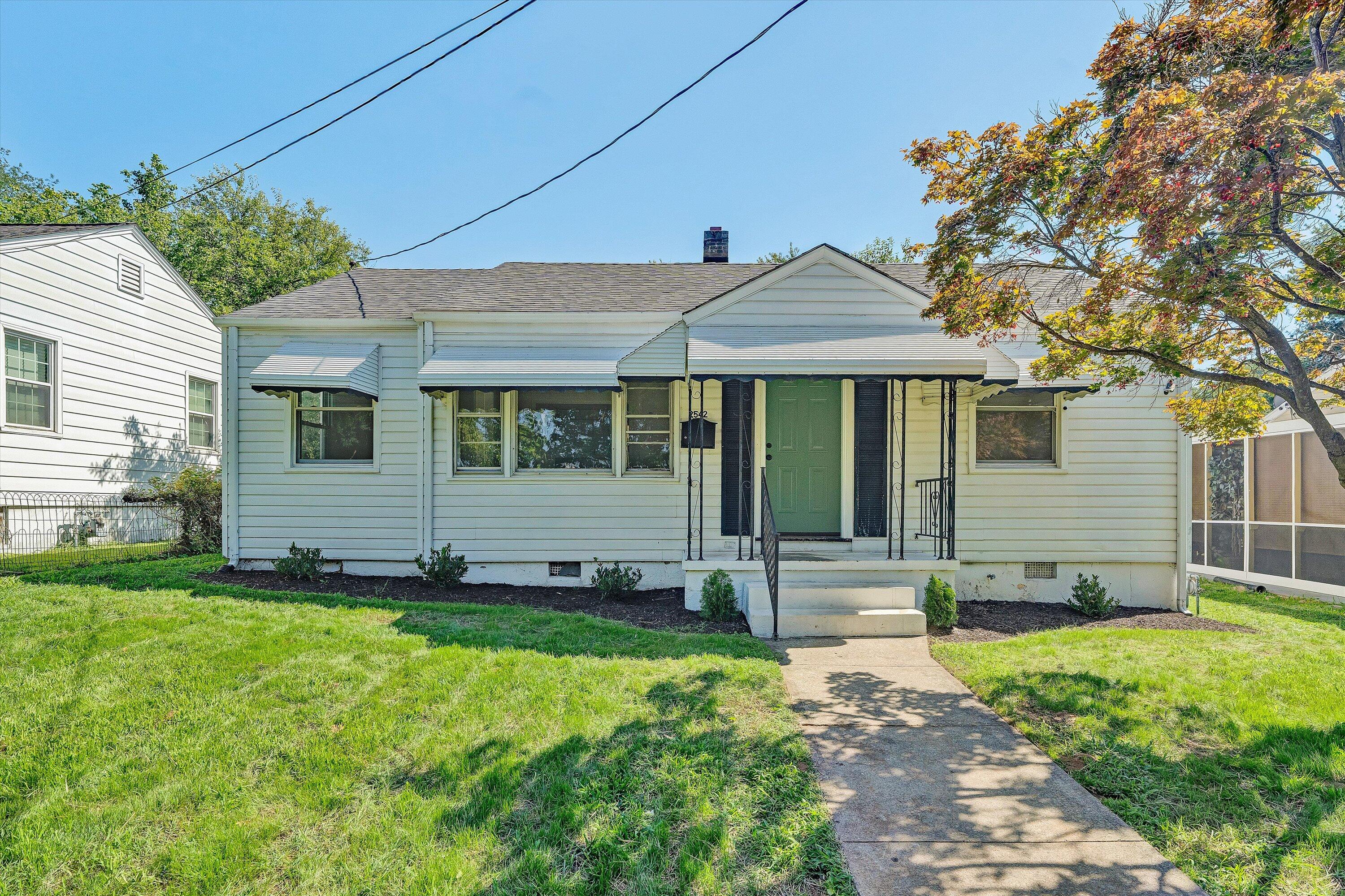 2542 Berkley Ave SW — photo