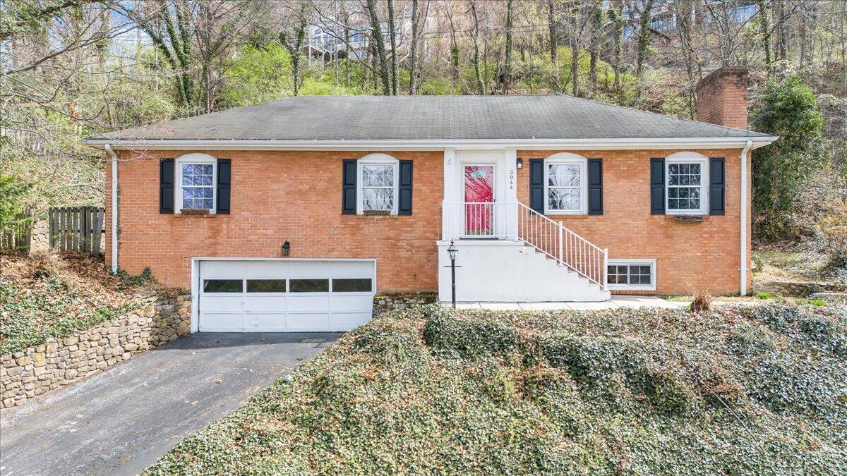 3044 Burnleigh Rd SW — photo