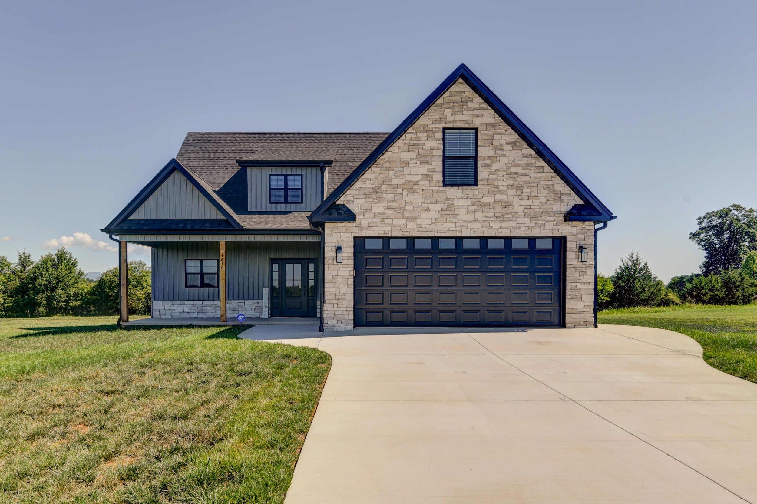 1610 Wells Rd — photo