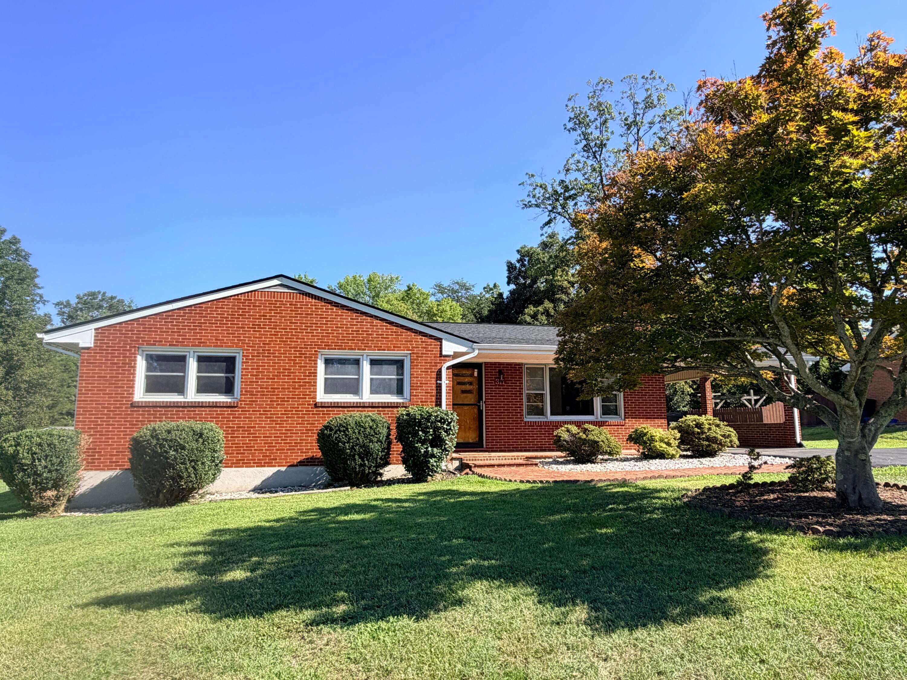 311 Woodmere Dr — photo