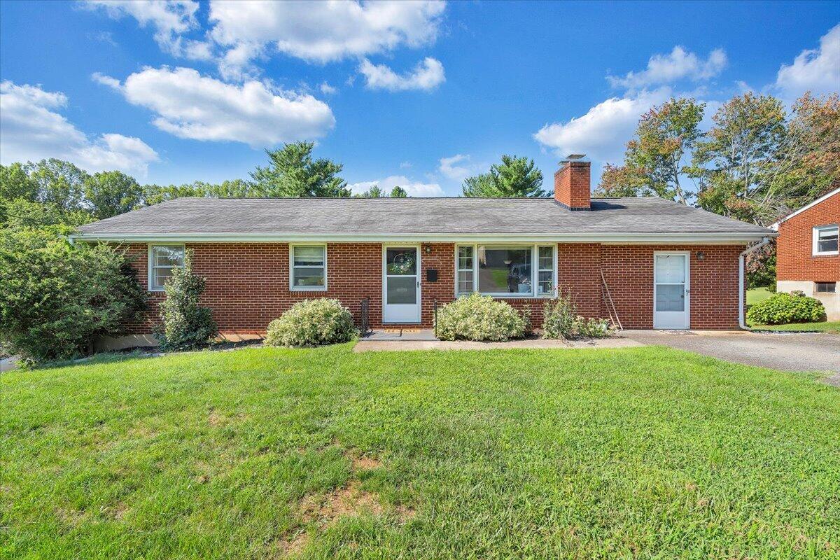 810 Pinecrest Ave — photo