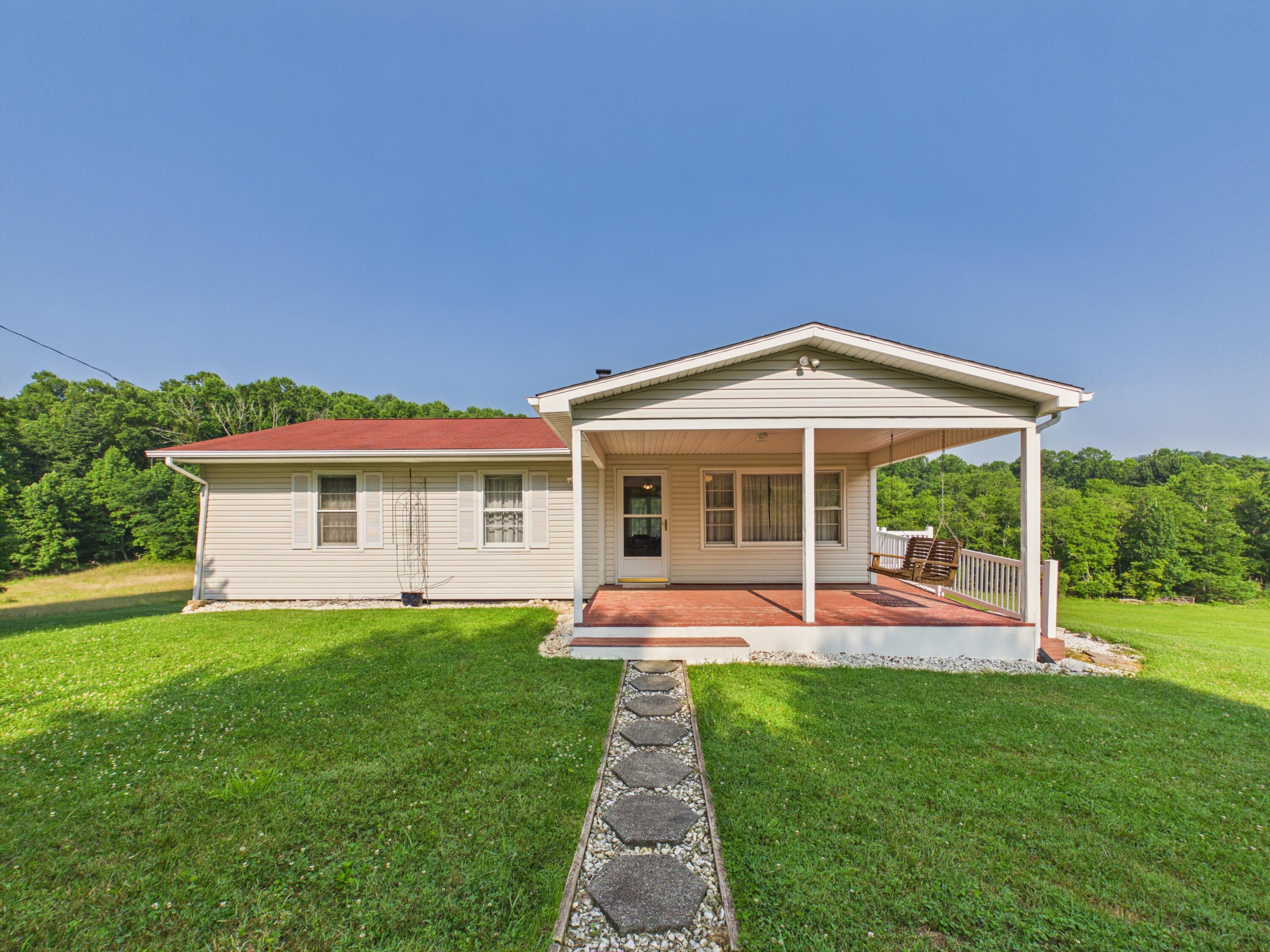 878 Sugar Tree Rd SW — photo