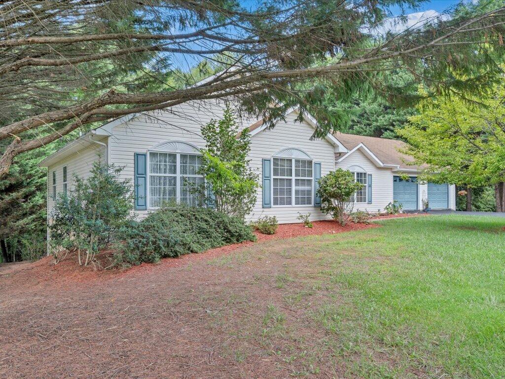 446 Ellsworth CT, Ridgeway, VA 24148