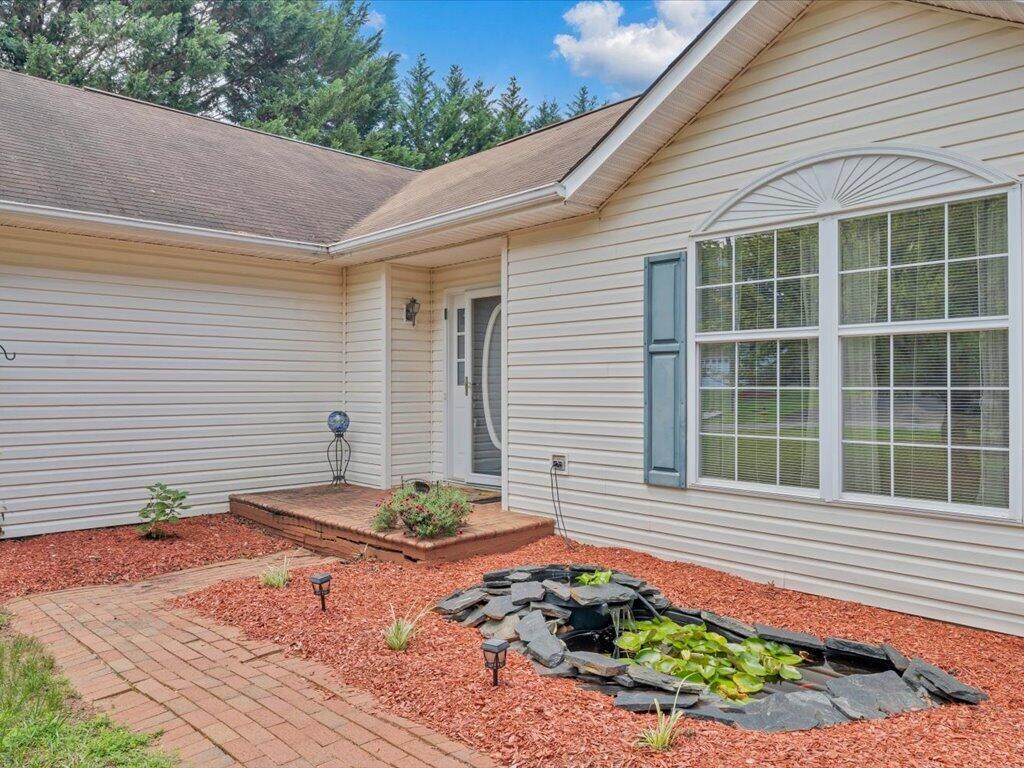 446 Ellsworth CT, Ridgeway, VA 24148 — photo 3