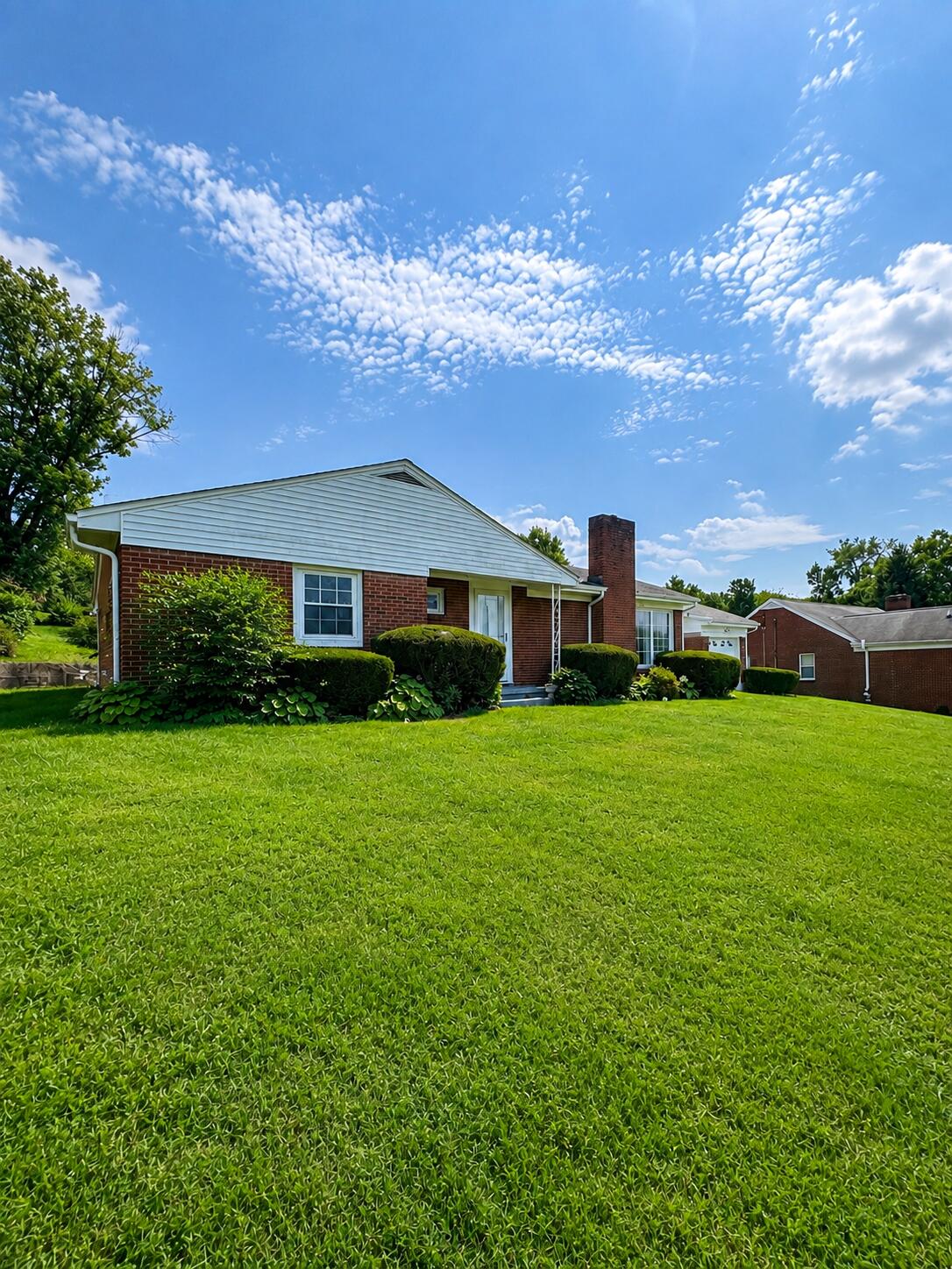 449 E Madison ST, Covington, VA 24426 — photo 2