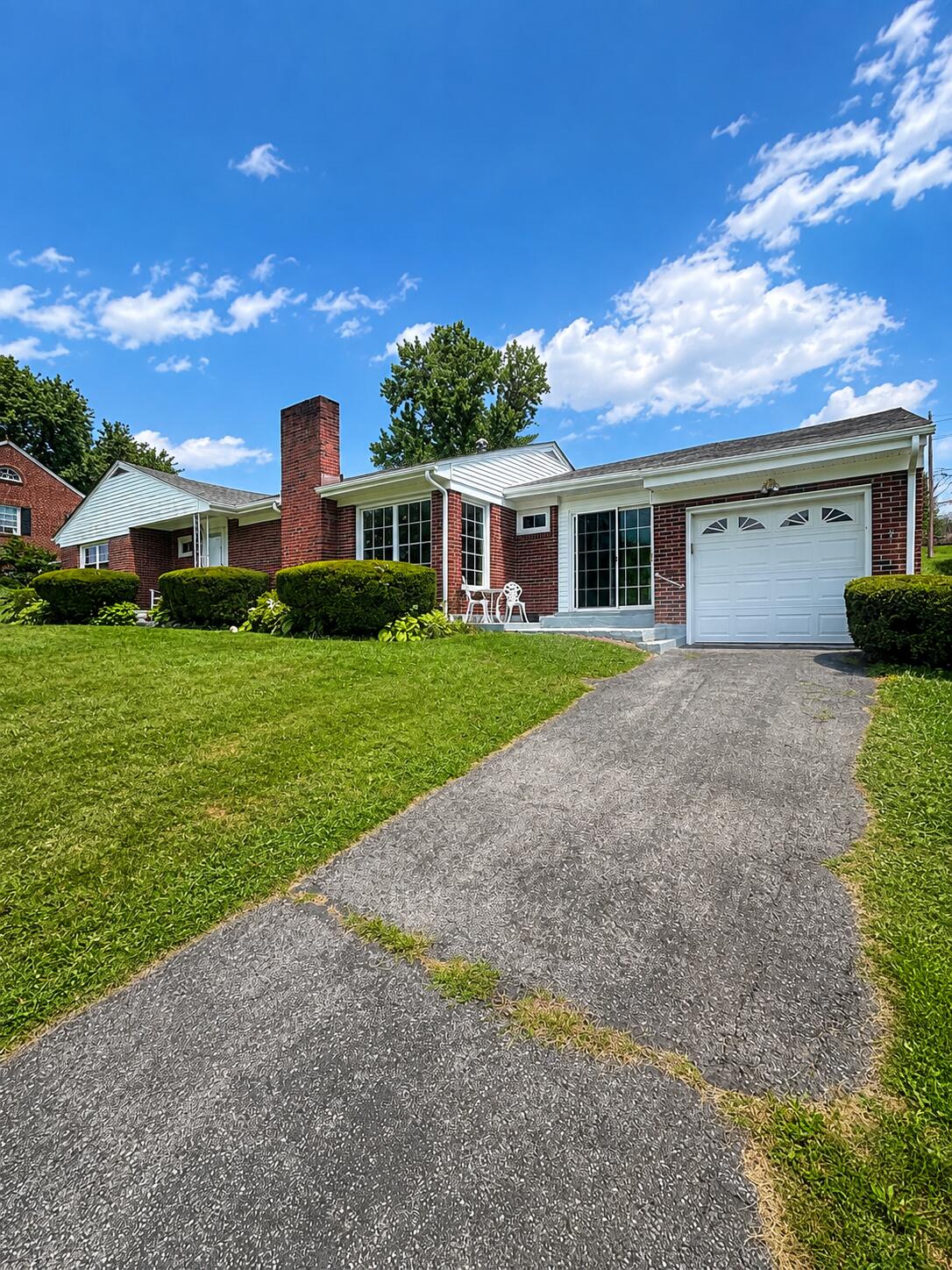 449 E Madison ST, Covington, VA 24426 — photo 3