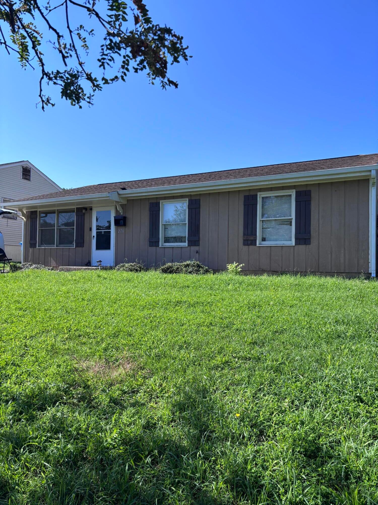 226 Rutherford Ct NW — photo