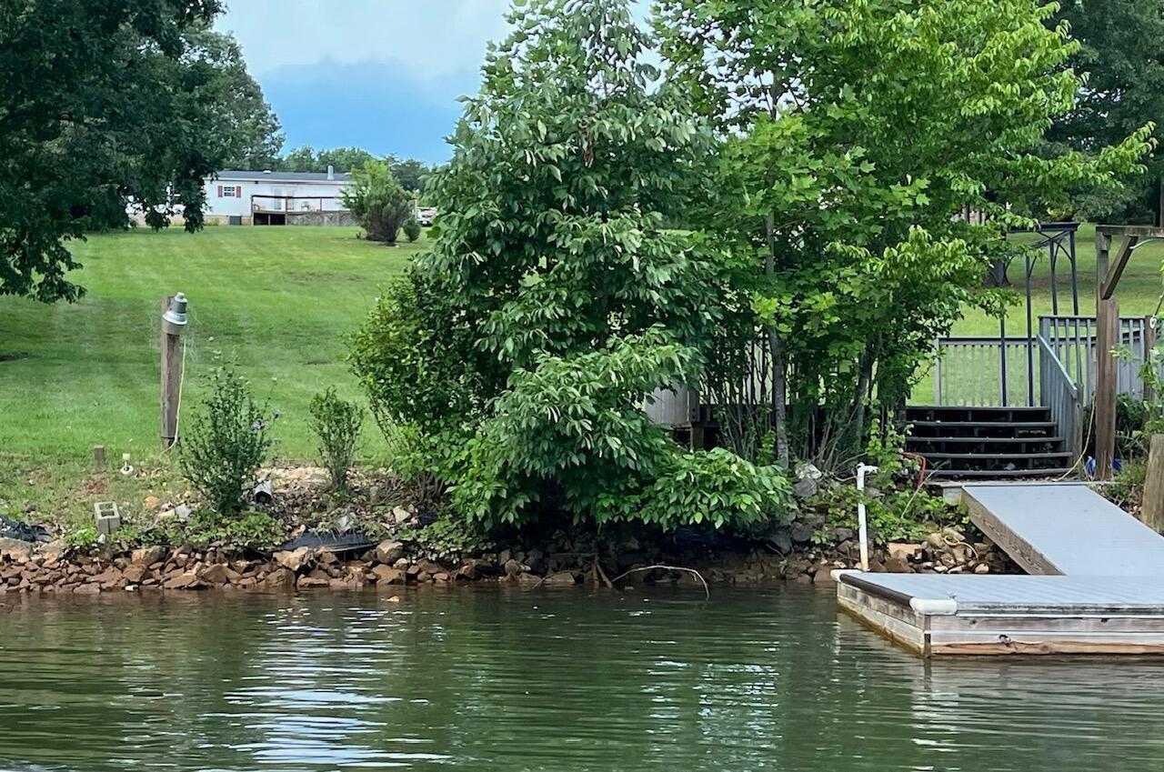 381 Browns Point Dr — photo