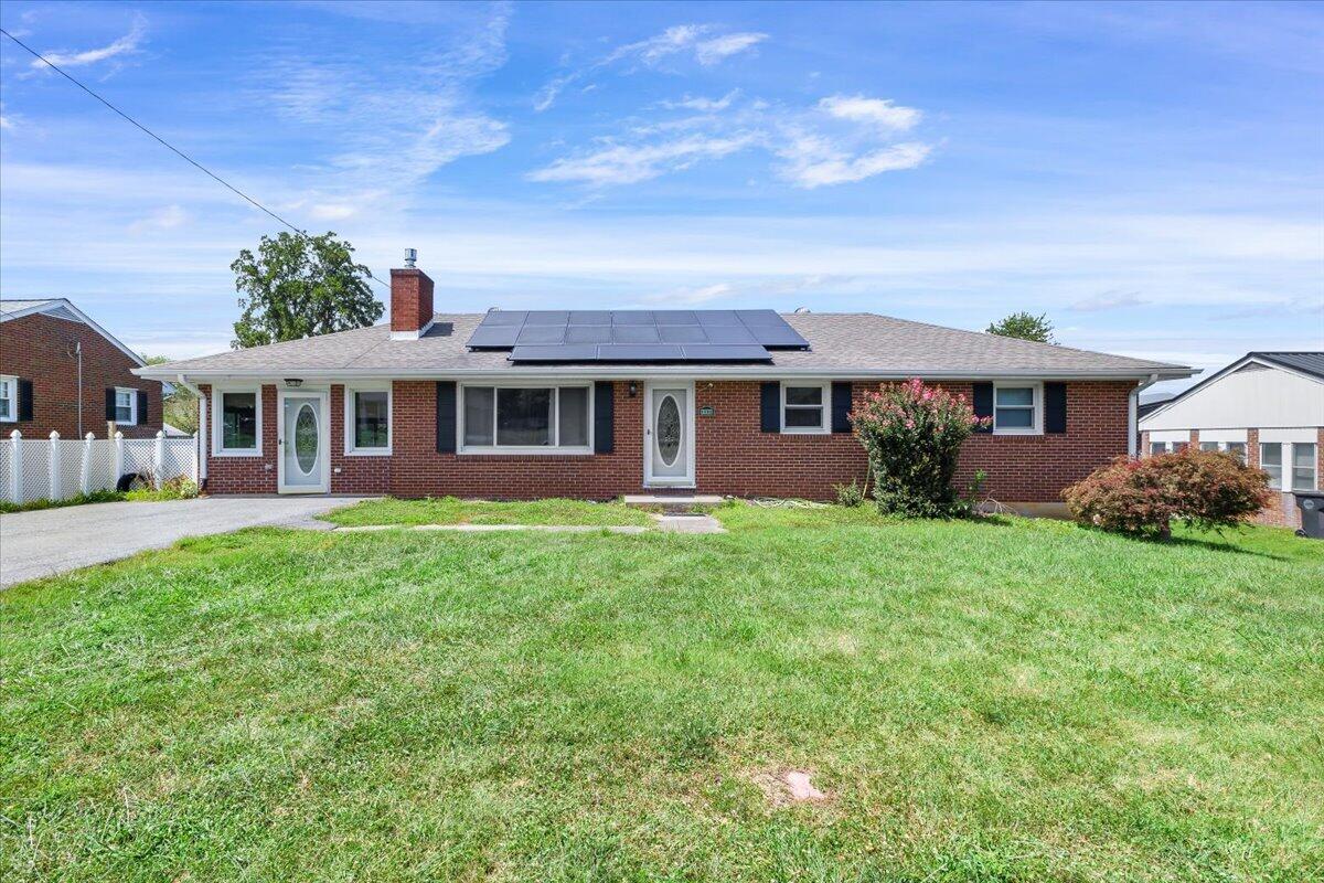 1102 Maiden Ln — photo