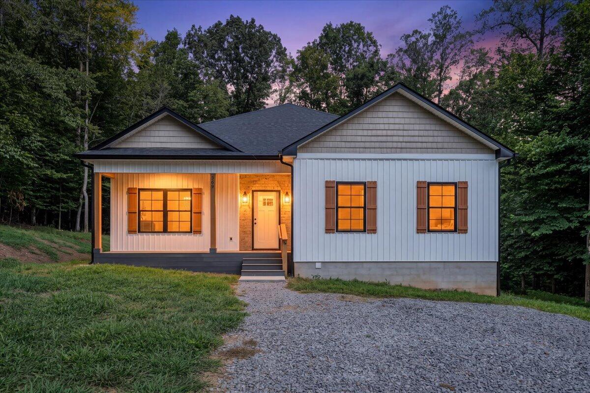 289 Spring Chase Dr — photo