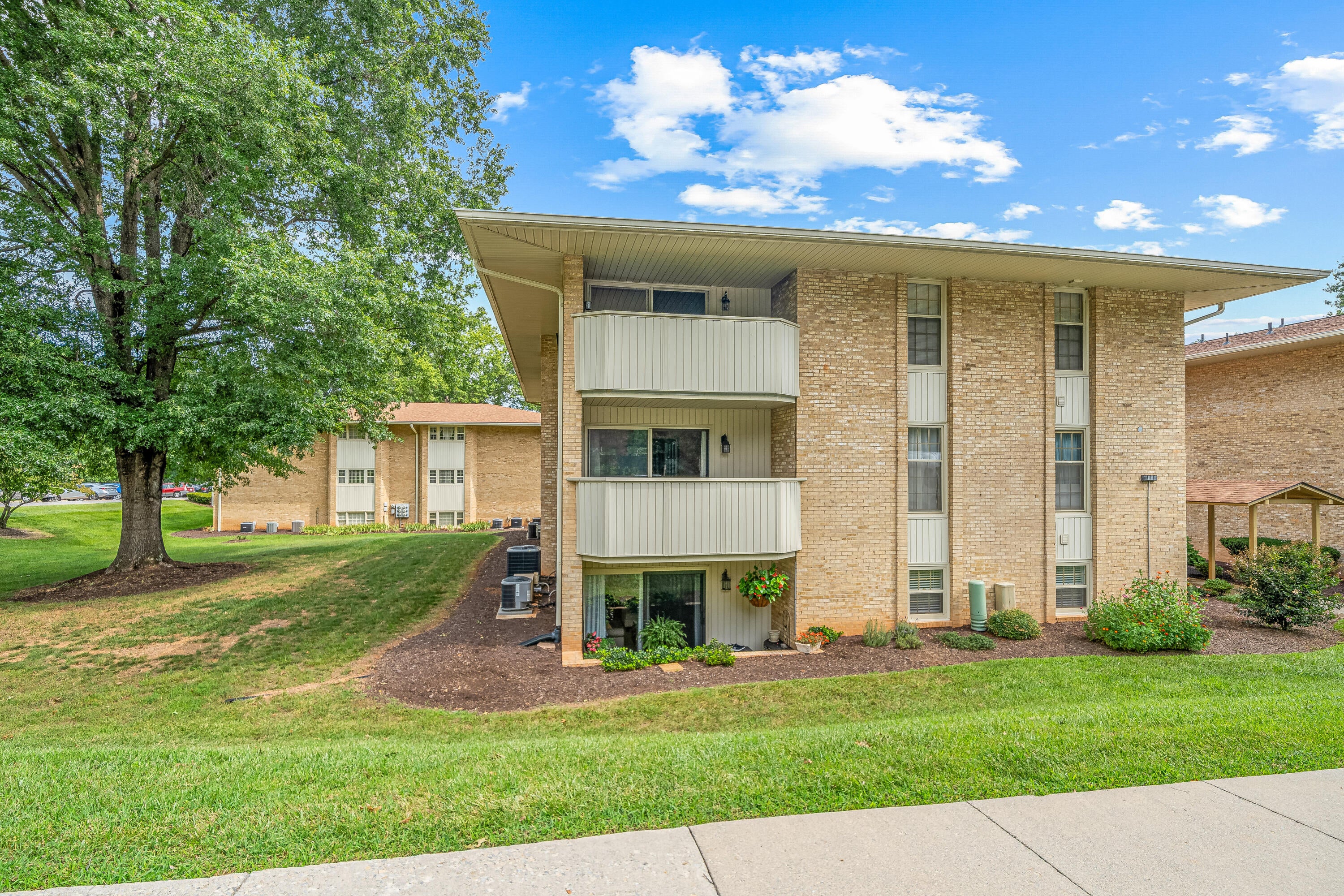 5260 Crossbow Cir Unit 18C — photo