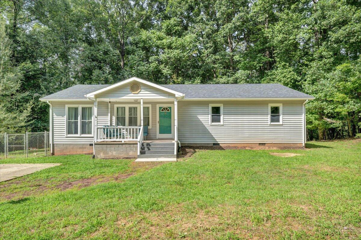4562 Airport Rd — photo