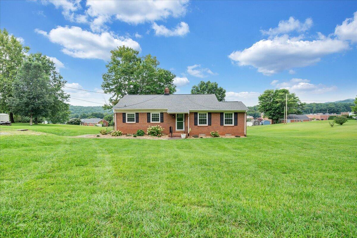 235 Arthur Cir — photo