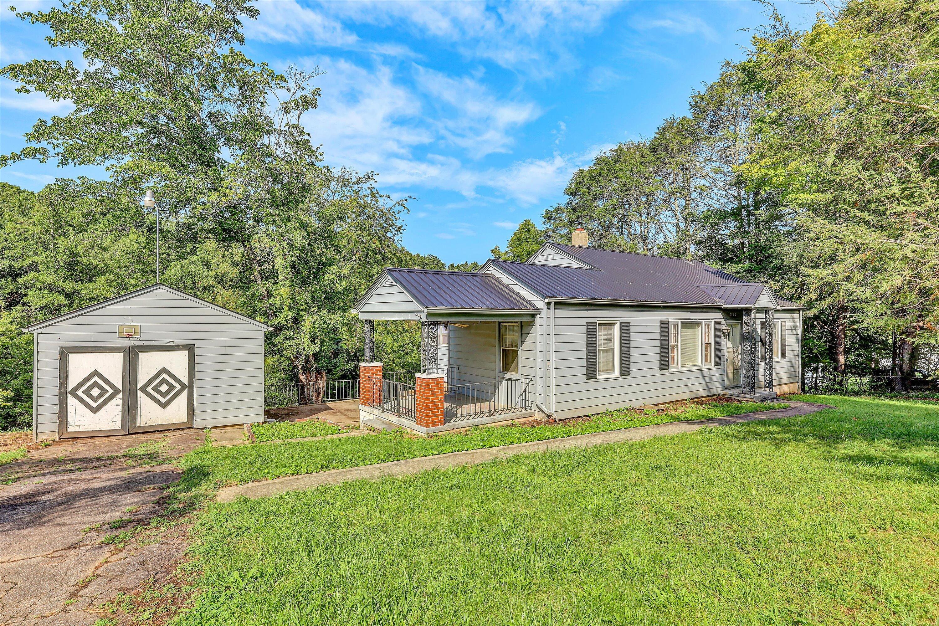 2735 Fork Mountain Rd — photo