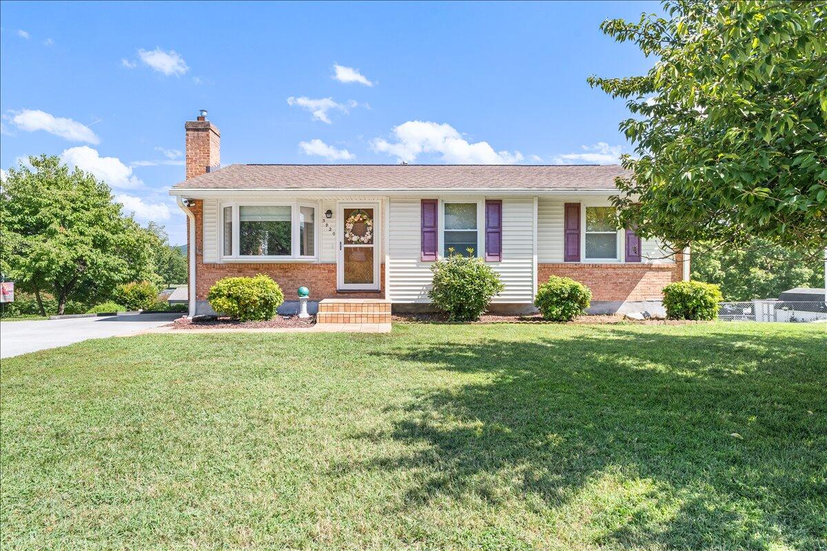 3920 Meadowlark Rd — photo