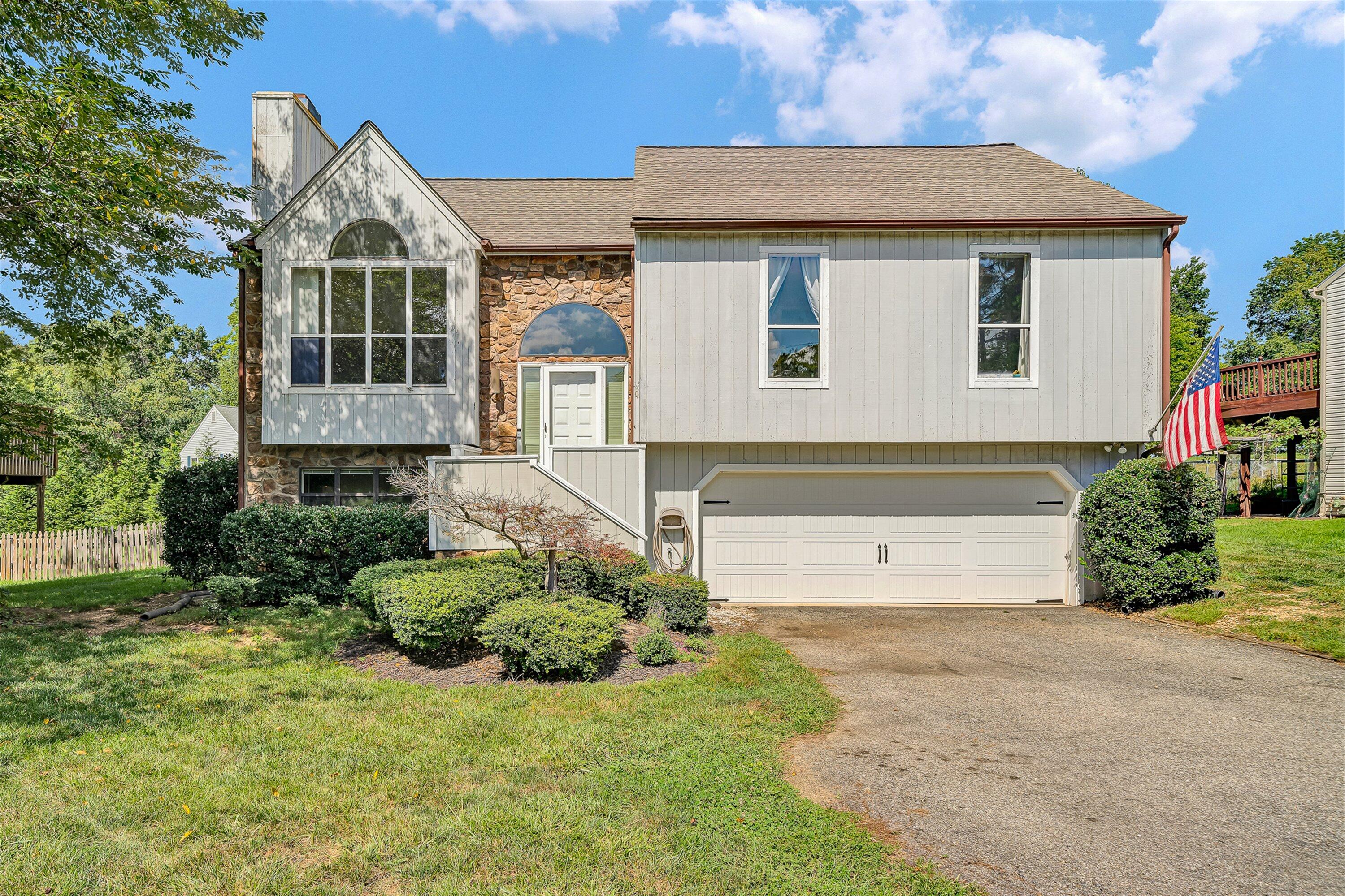 5605 Castle Rock Rd — photo