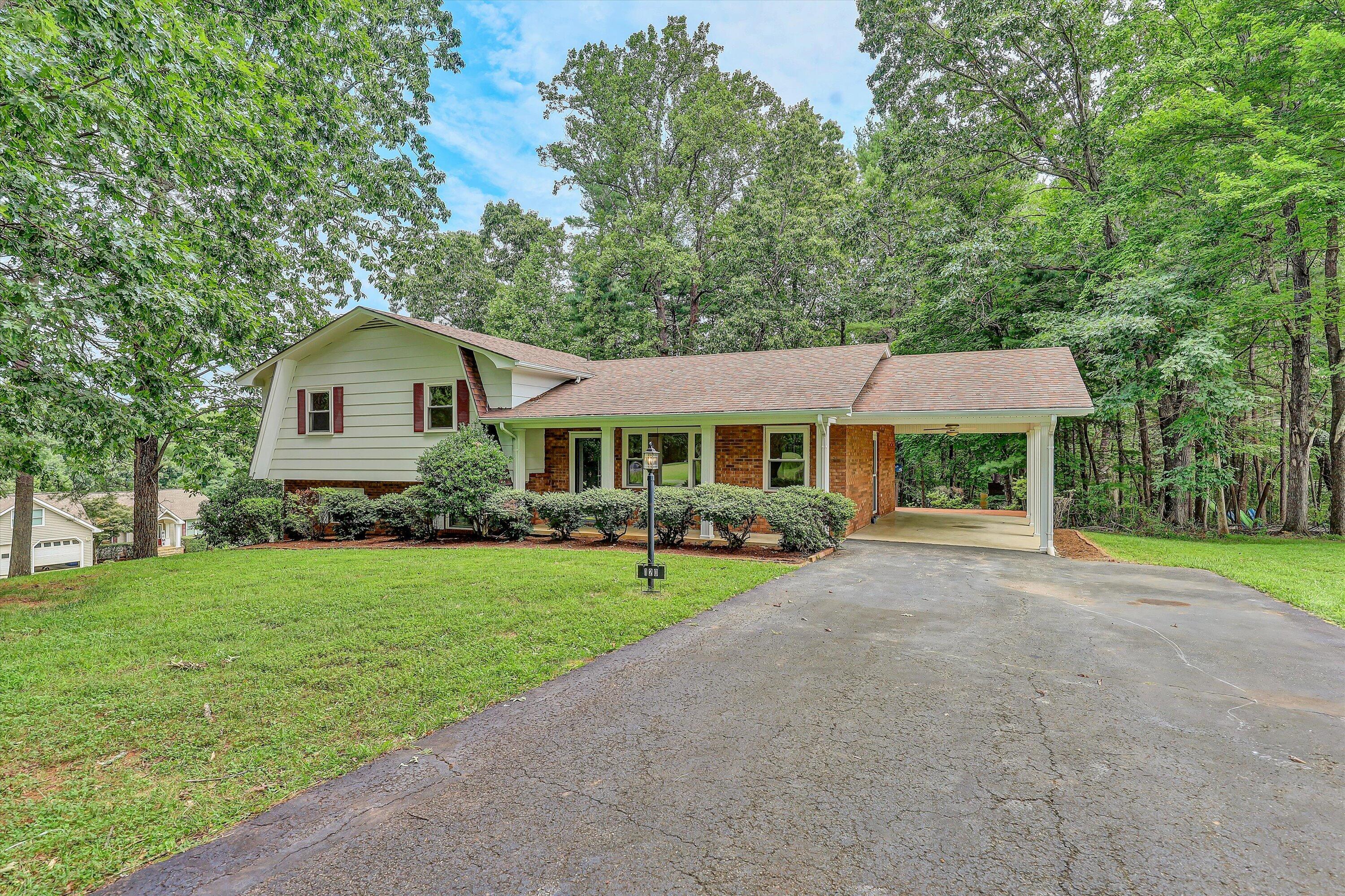 120 Forest Hill Ln — photo