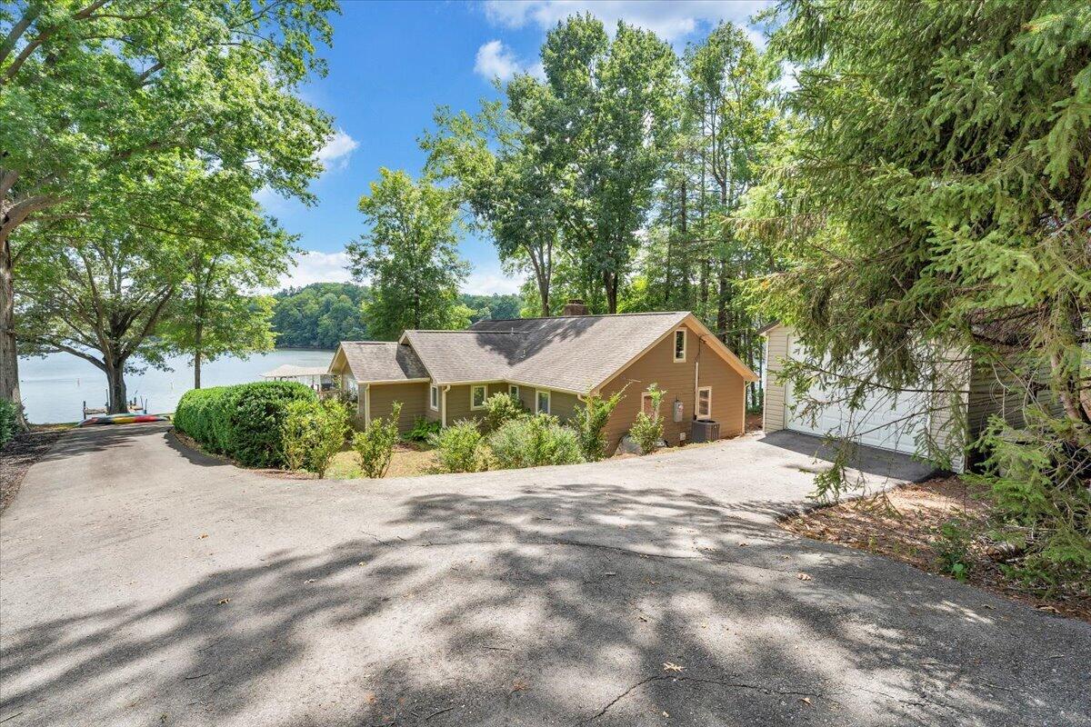 139 Clement Dr — photo
