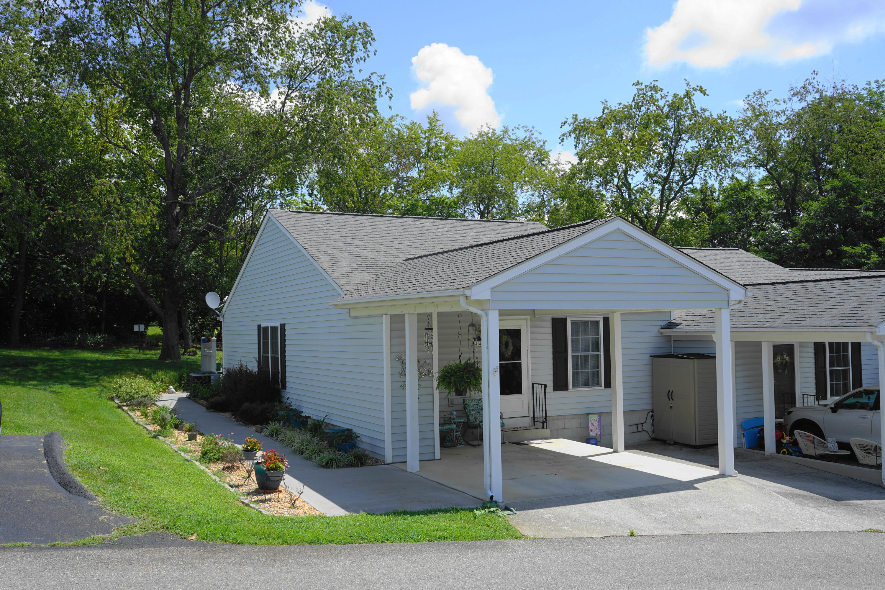 441 Tinkerview Dr — photo