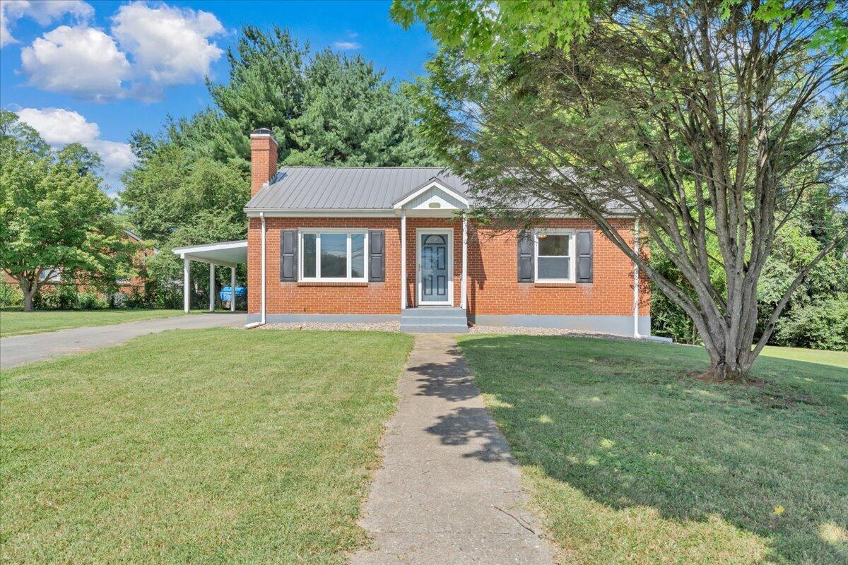 3452 Oaklawn Ave NW — photo