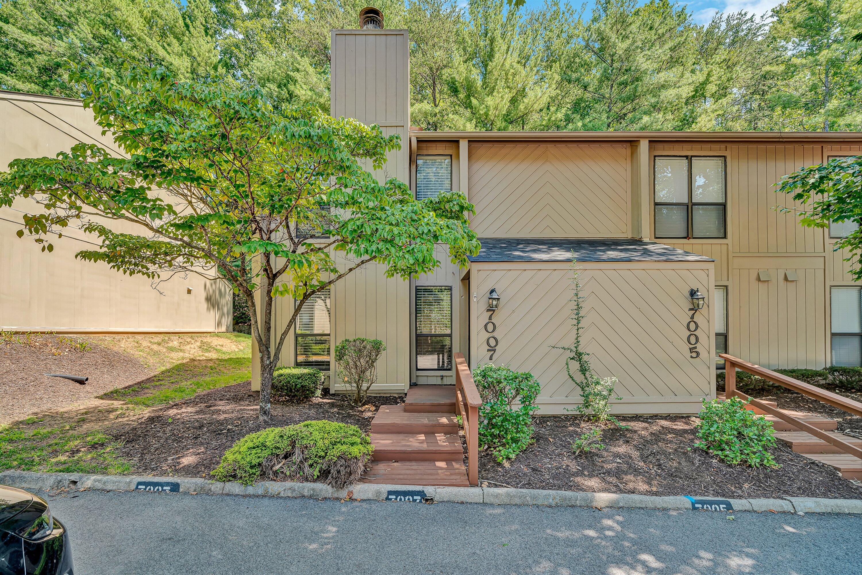 7007 Oak Ct — photo