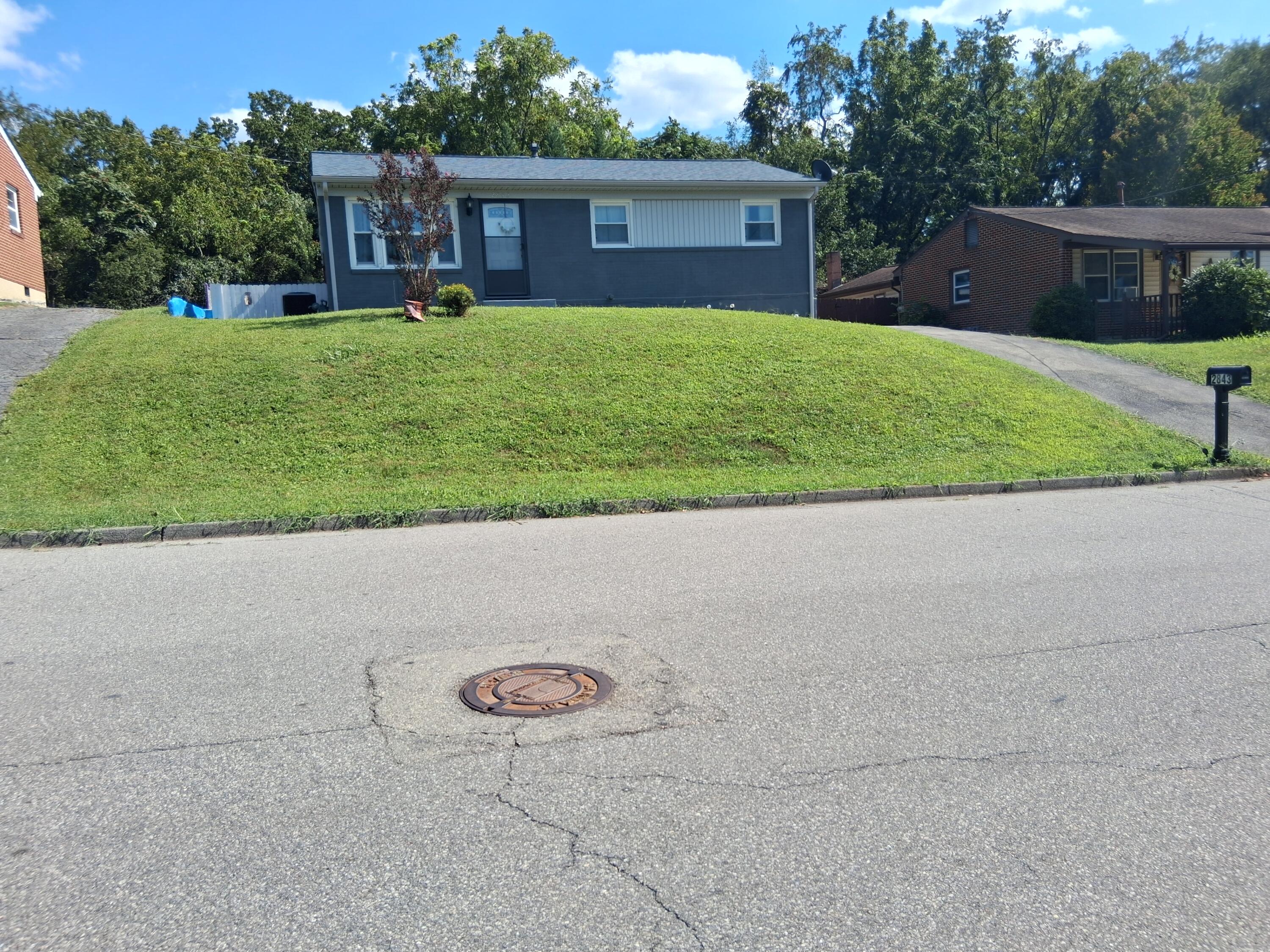 2843 Belle Ave NE — photo