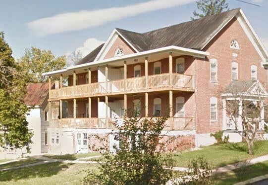 211 College Dr 2 — photo
