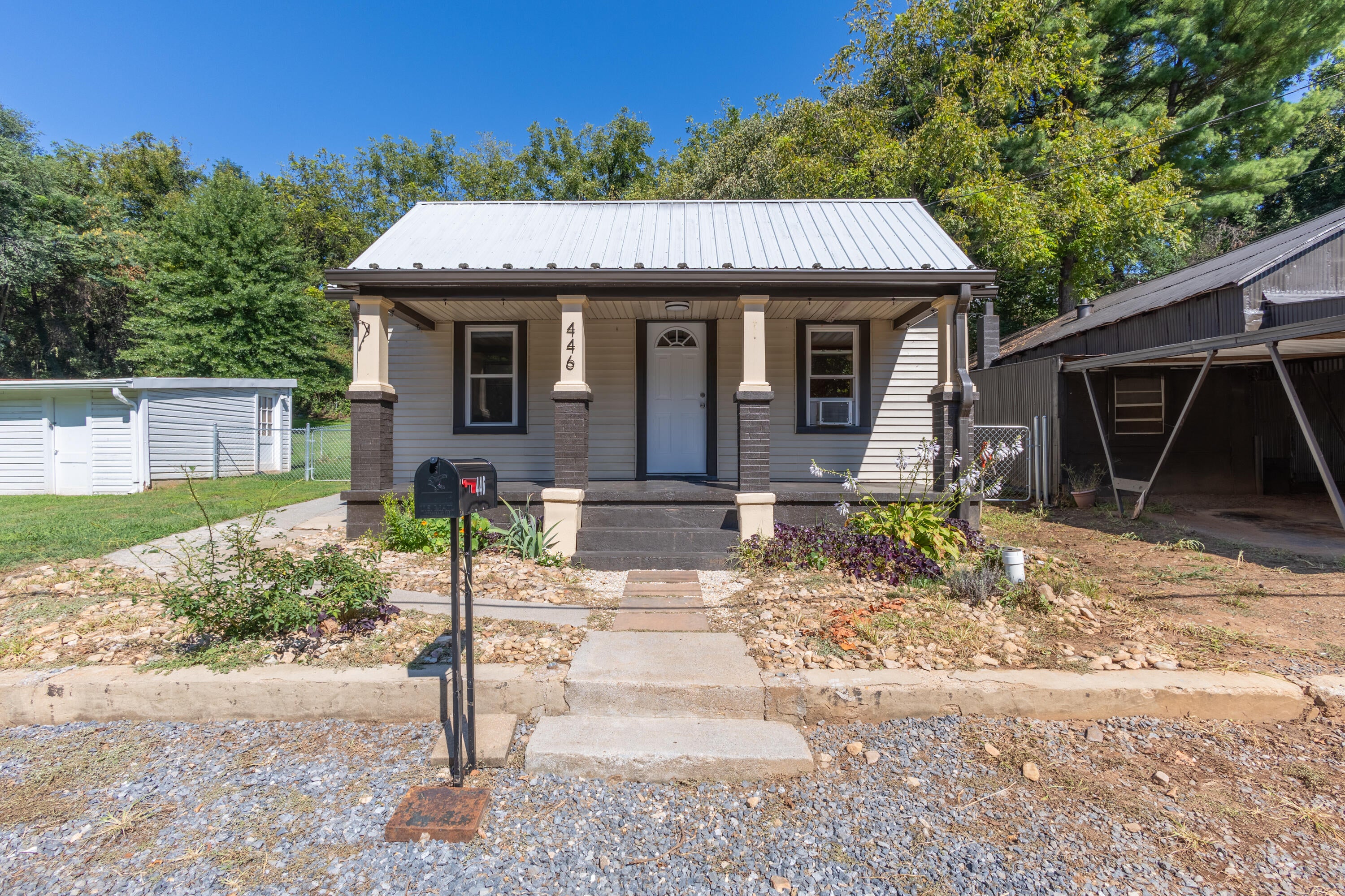 446 Tinker Ave — photo
