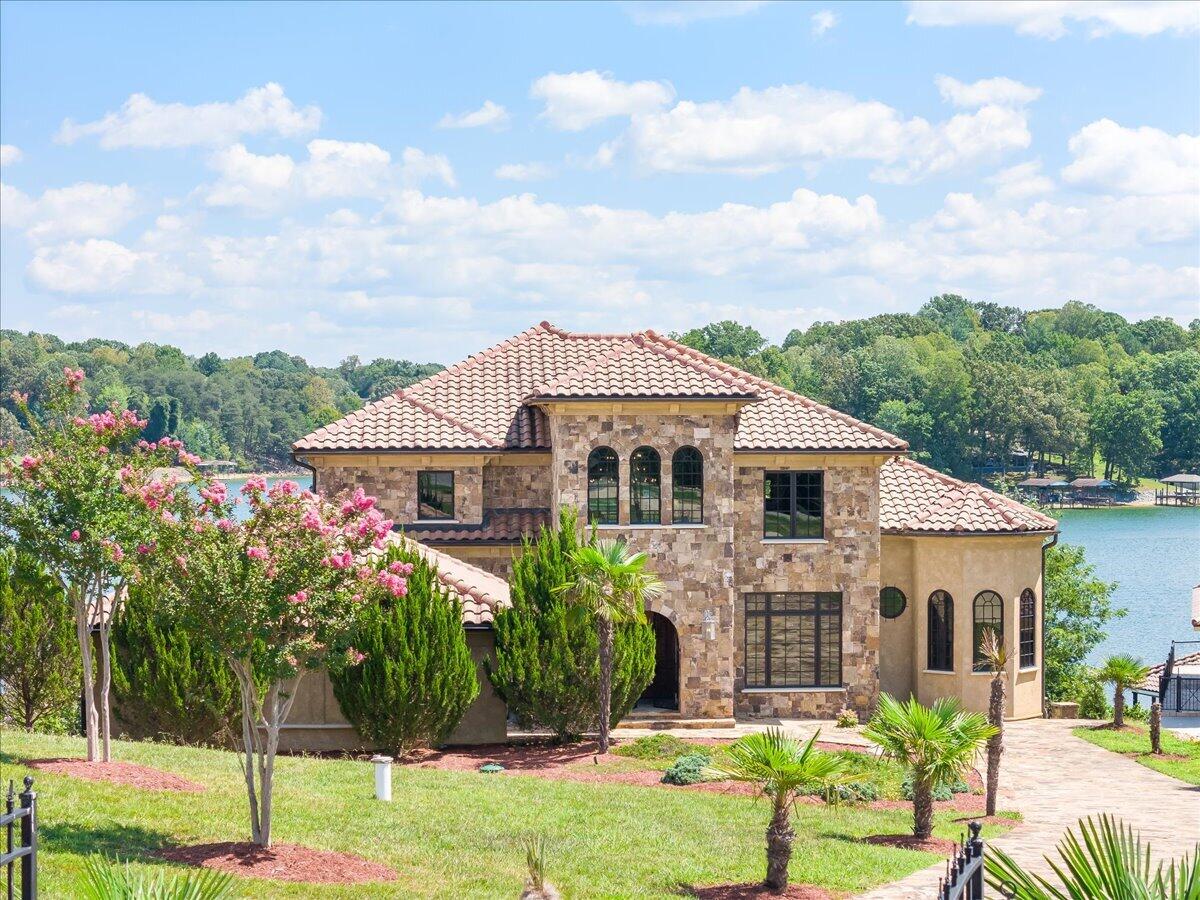 331 Blue Heron Dr — photo