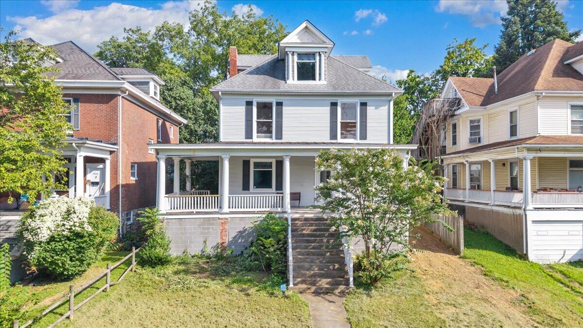 1412 Maple Ave SW — photo