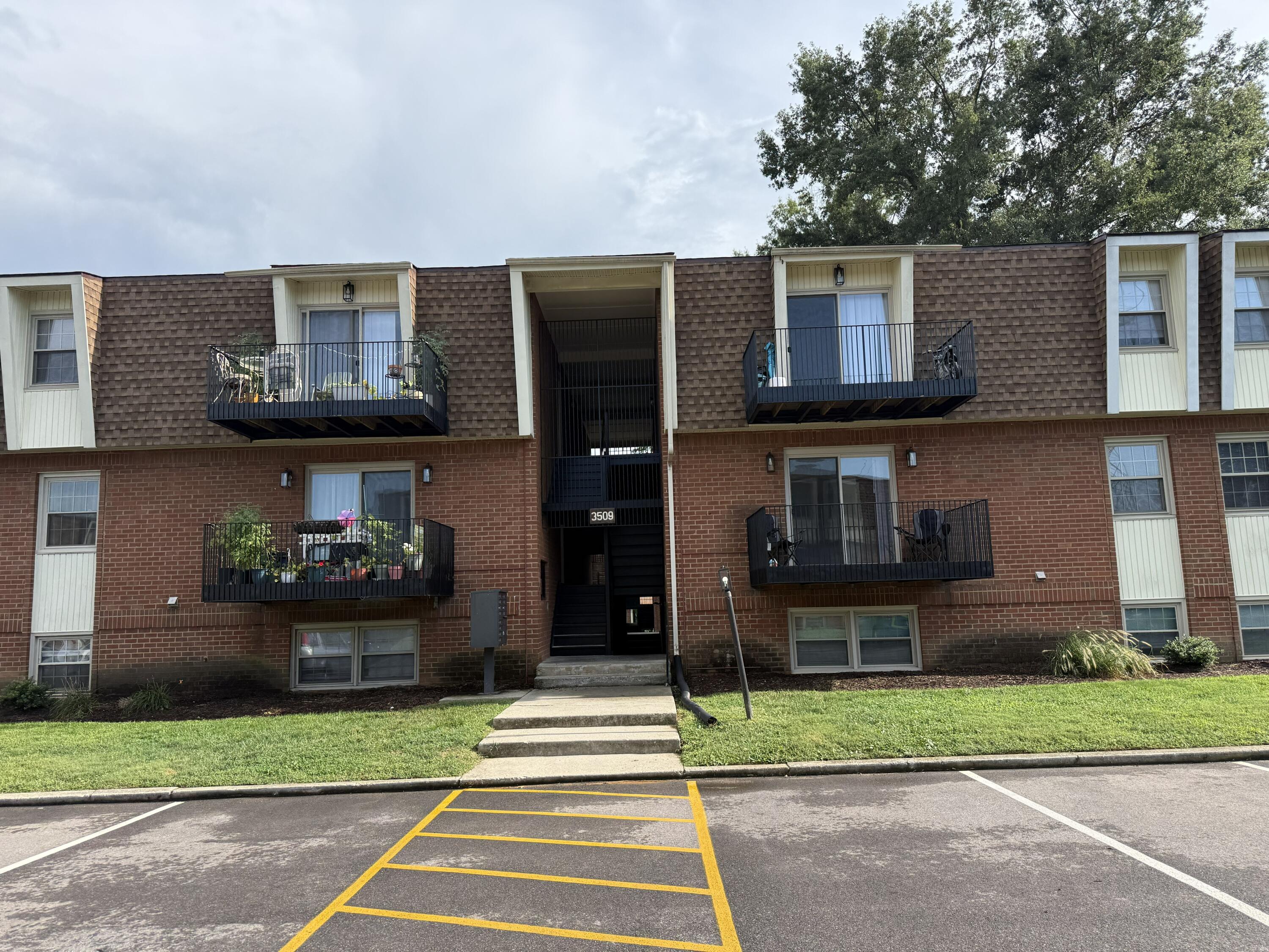 3509 Normandy Ln Apt. 28 — photo