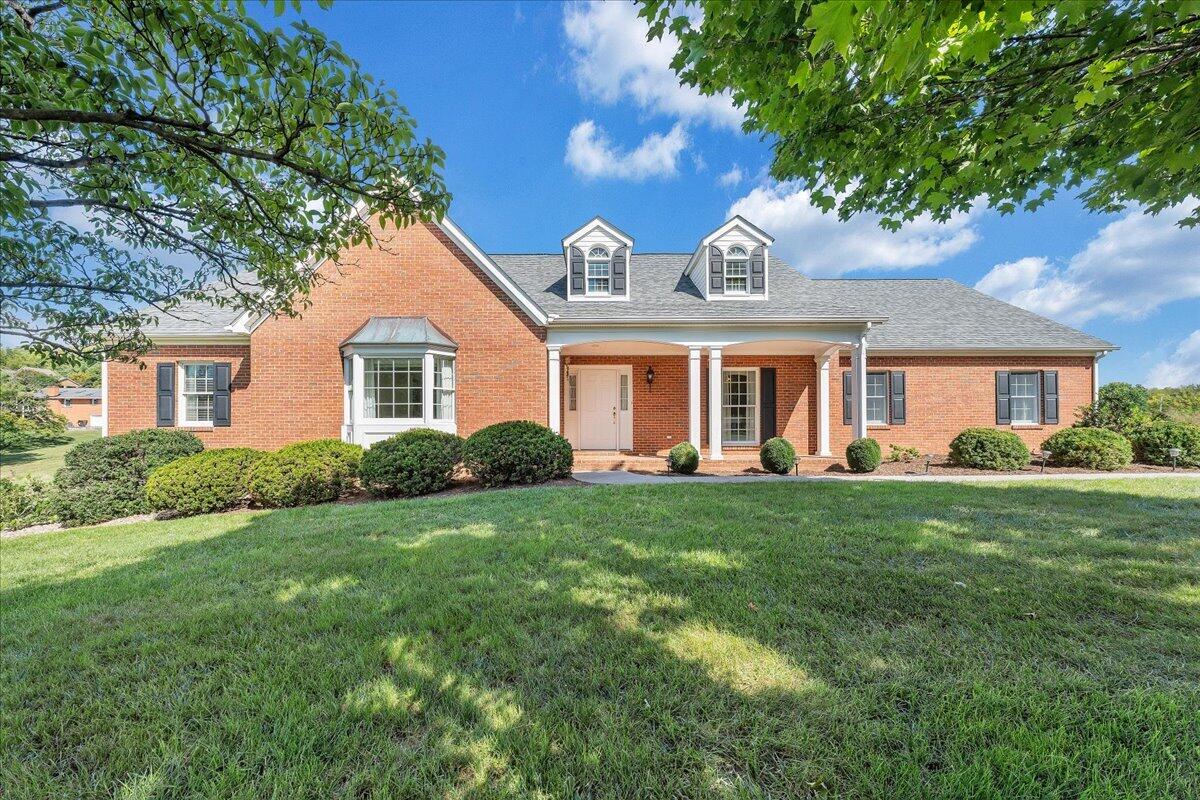16 Pinehurst Dr — photo