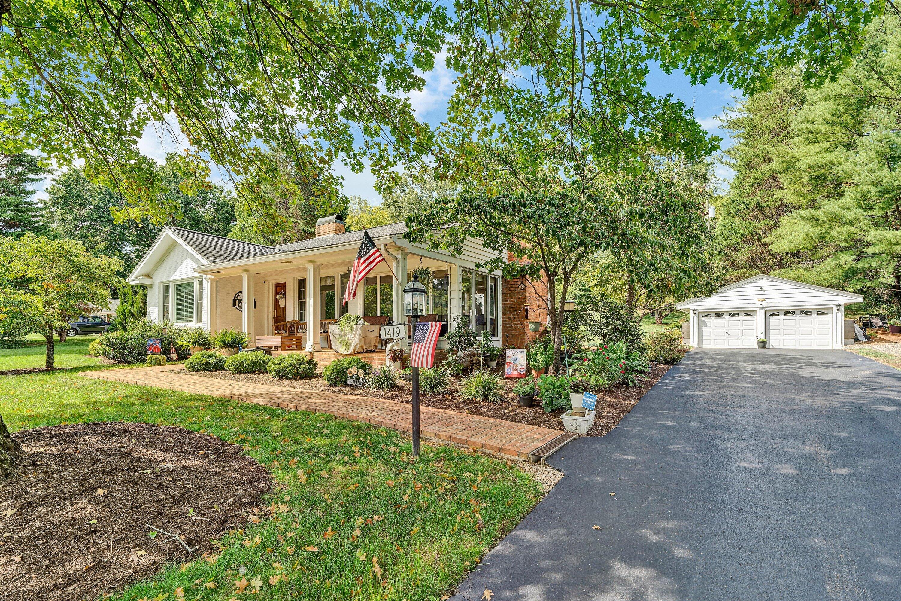 1419 Crestmoor Dr SW — photo