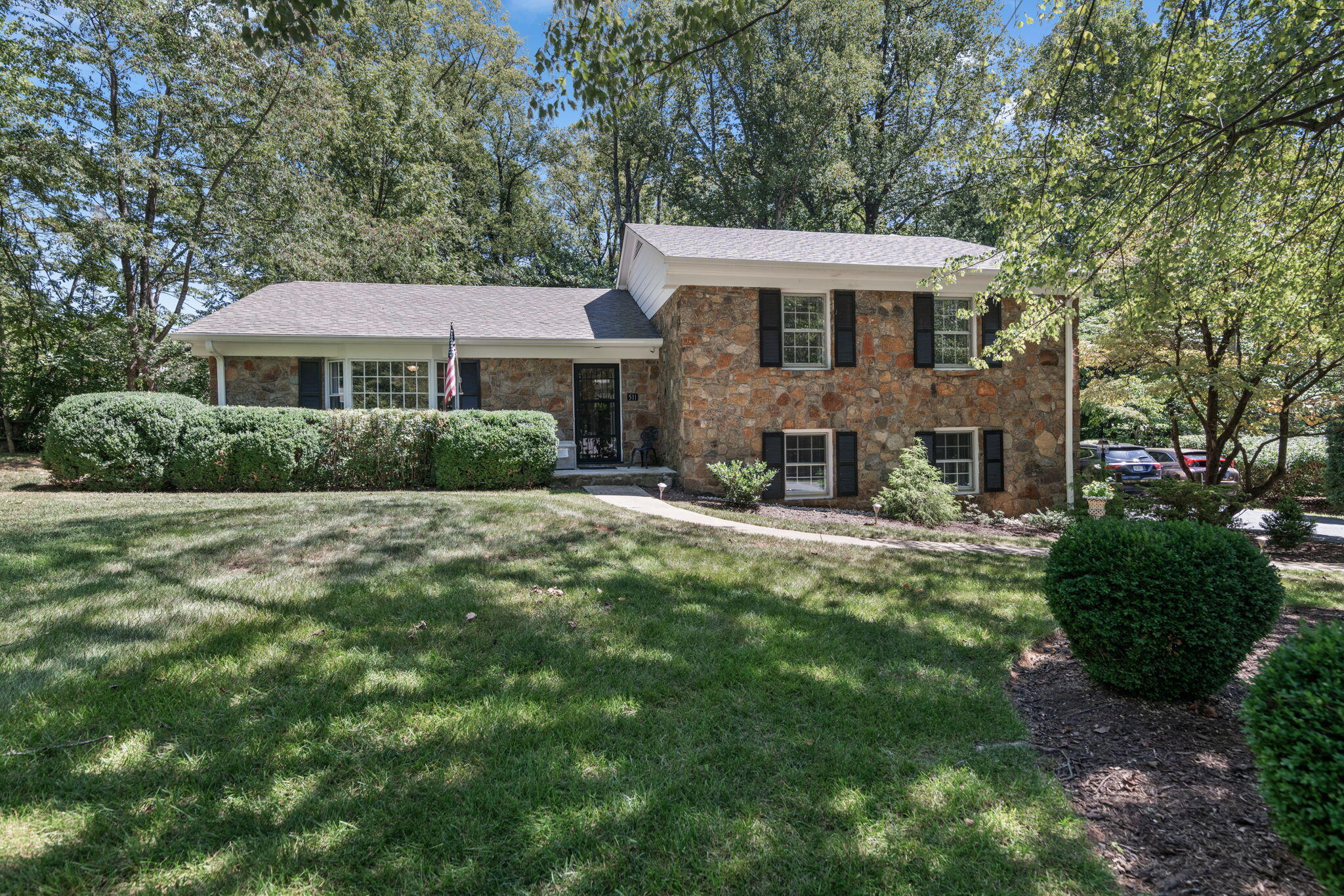 511 Powtan Dr — photo