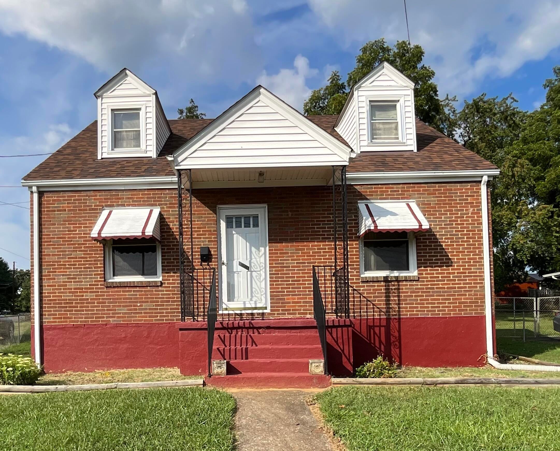 1251 Thomas Ave NW — photo