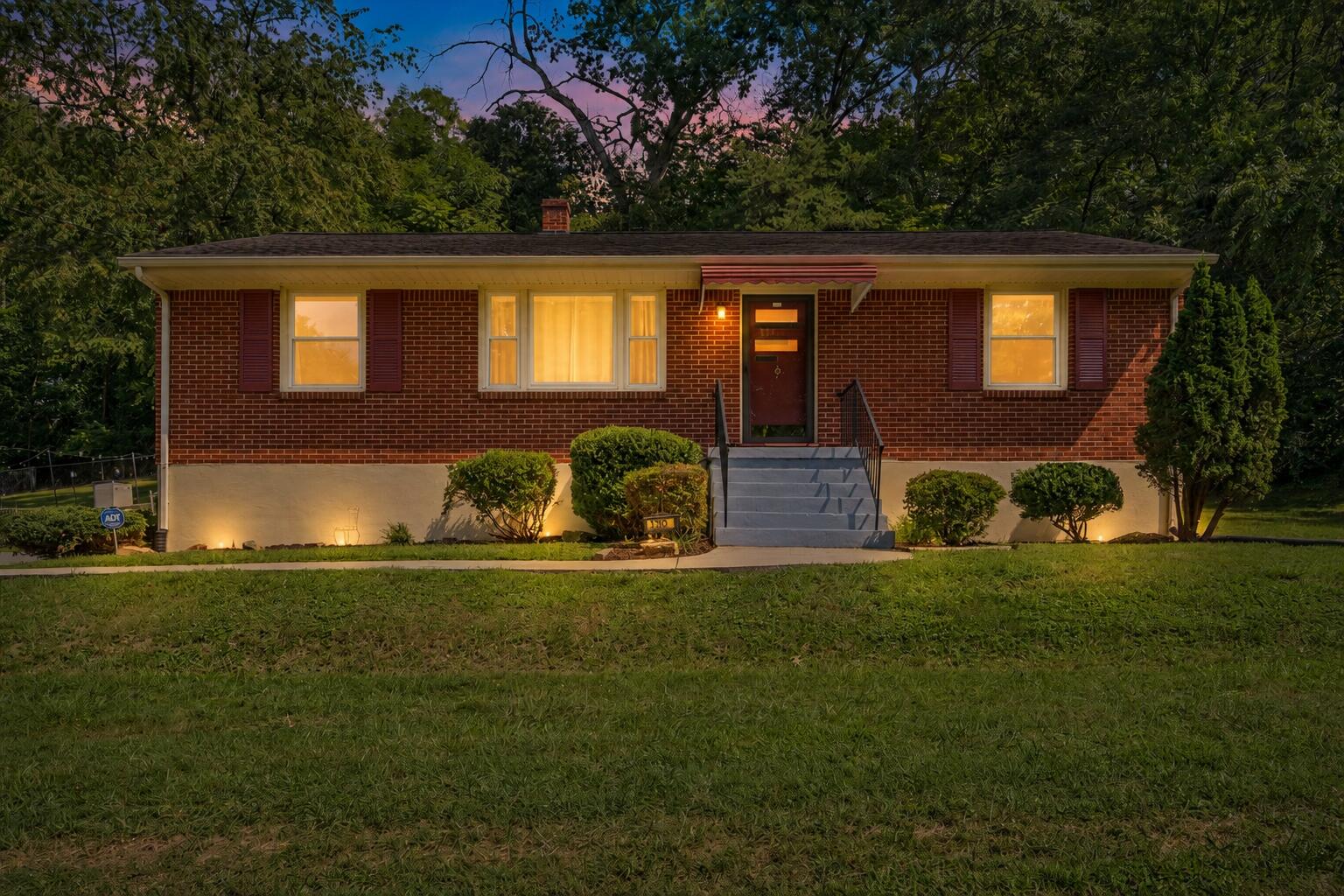 3326 Manassas Dr — photo