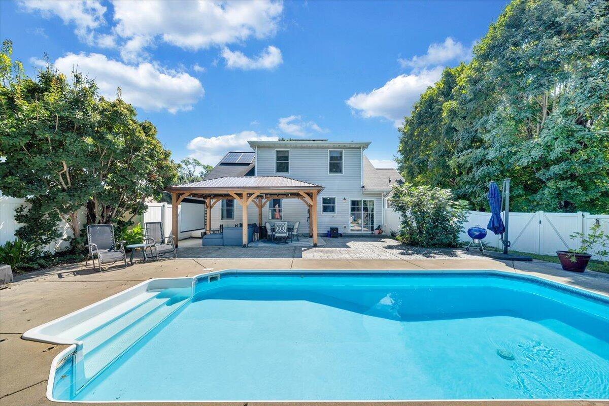 1313 Trevino Dr NE — photo