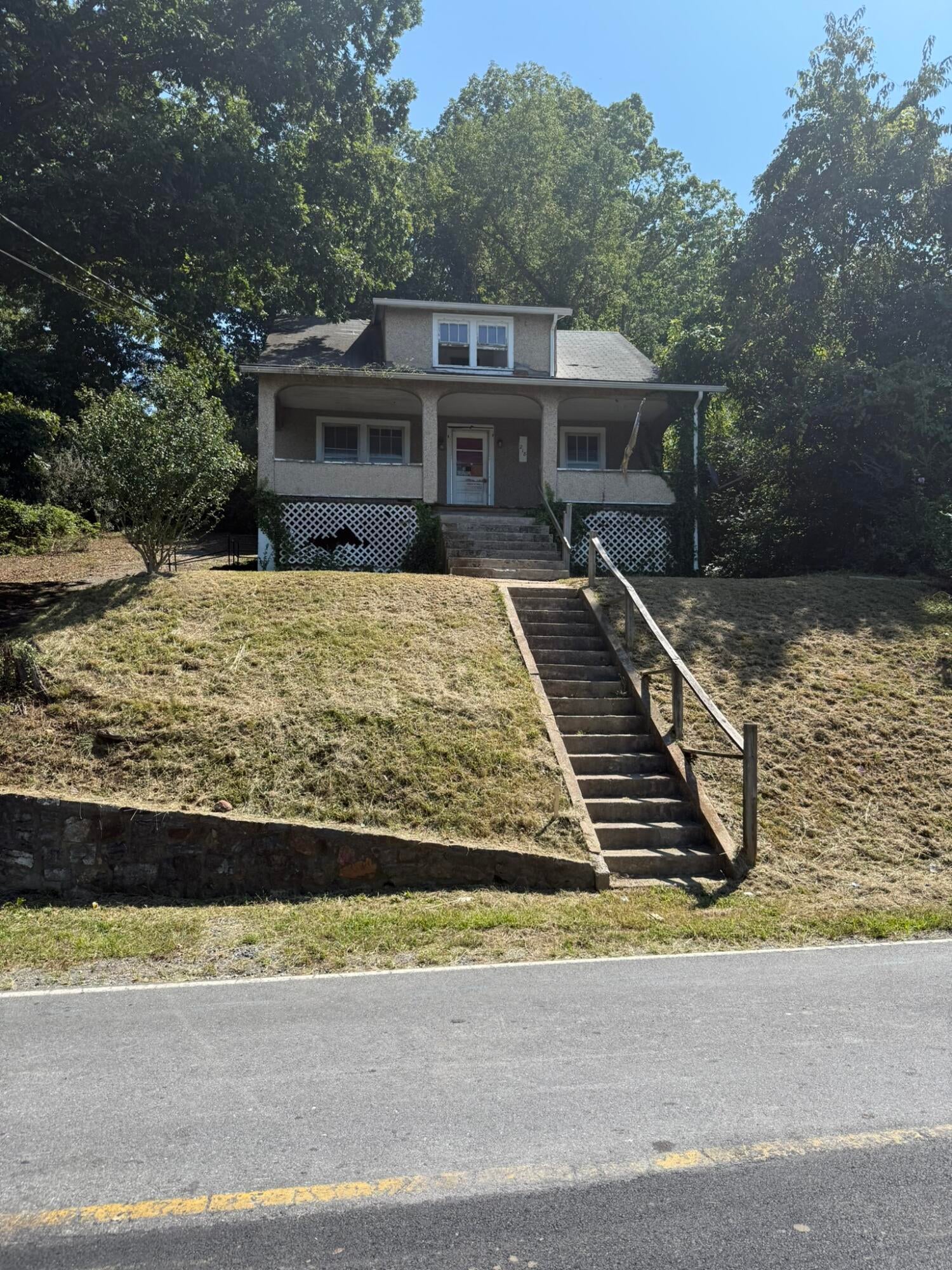 218 E Mallow RD, Covington, VA 24426 — photo 2