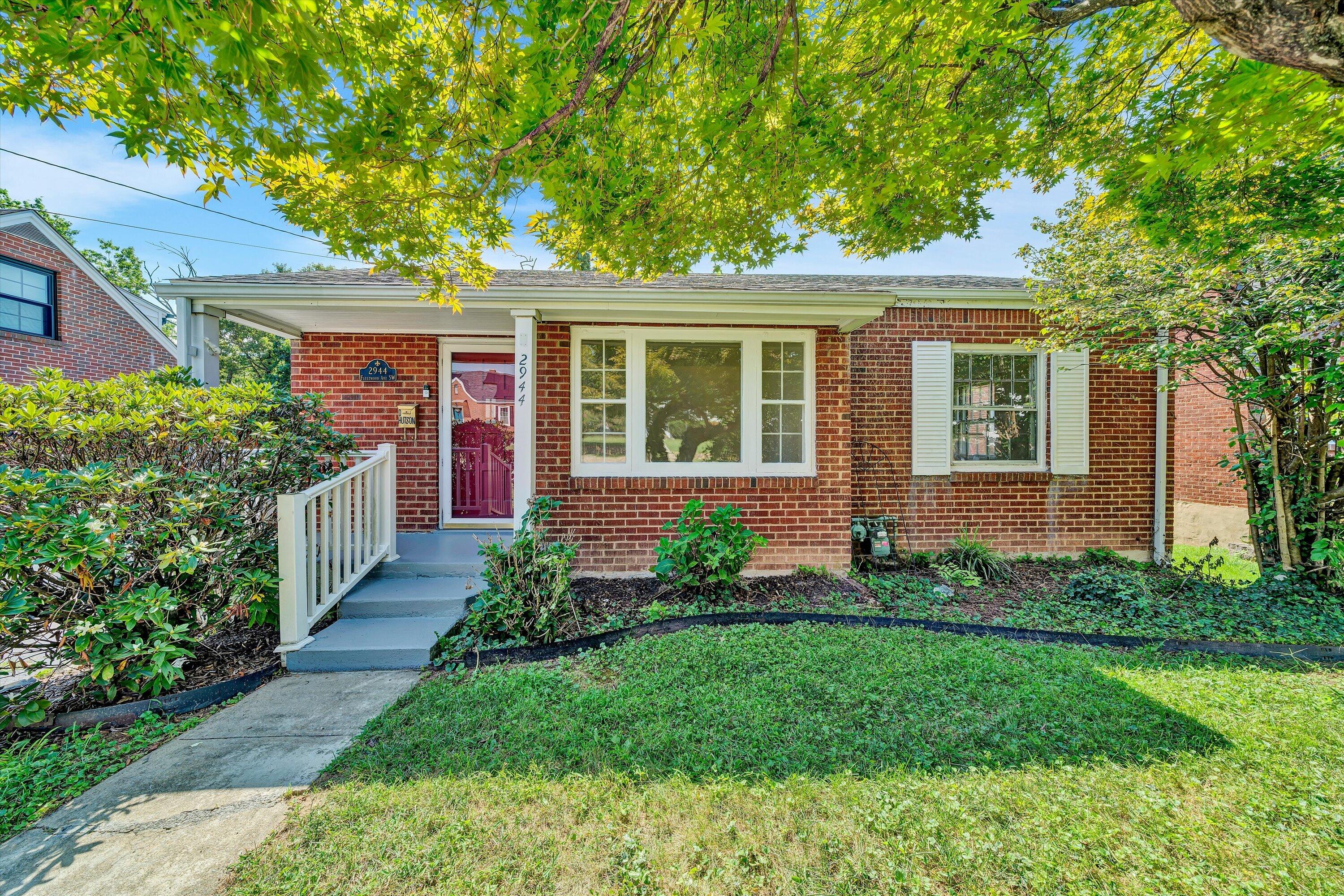 2944 Fleetwood Ave SW — photo