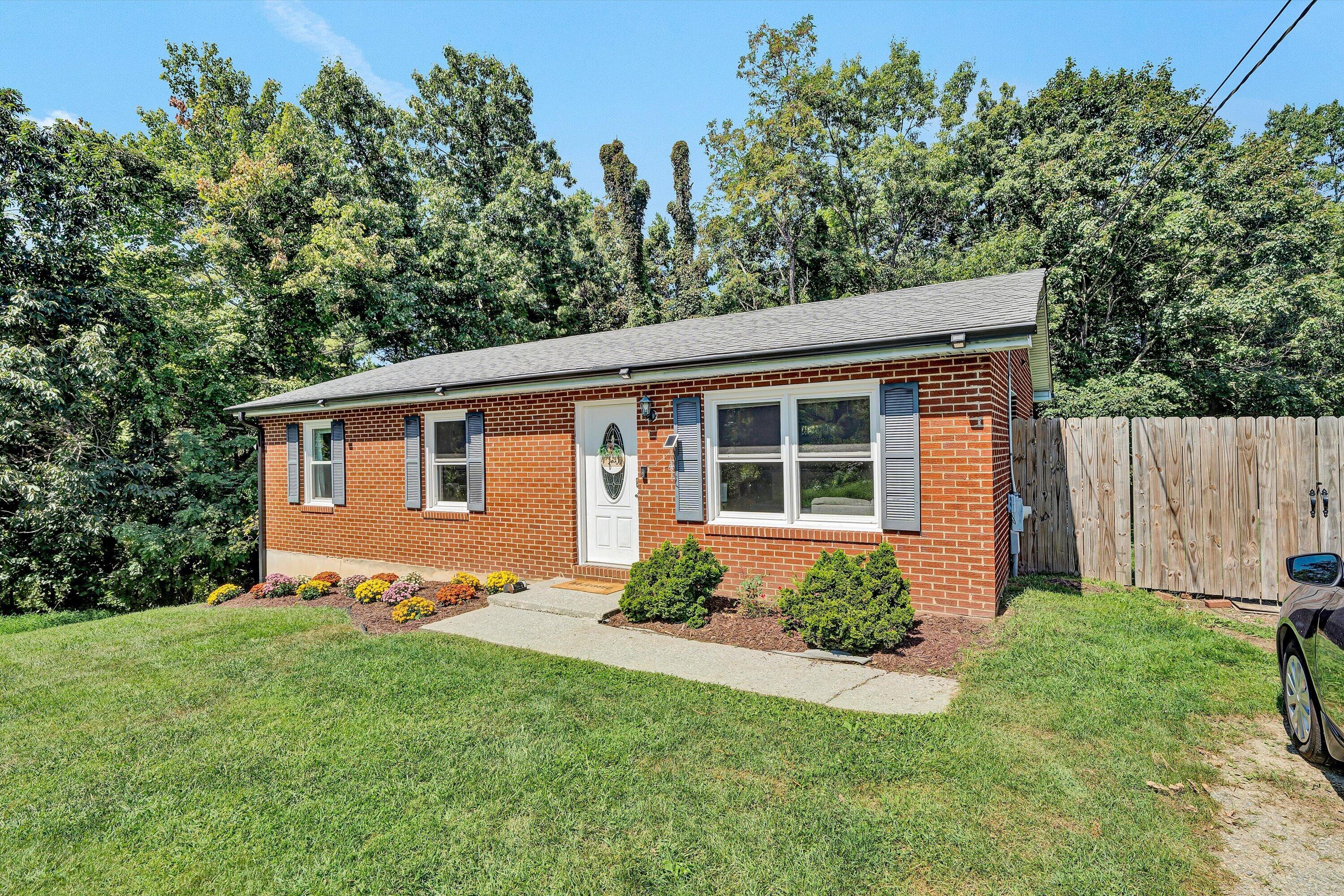 10380 Ivy Ridge RD, Bent Mountain, VA 24059 — photo 2