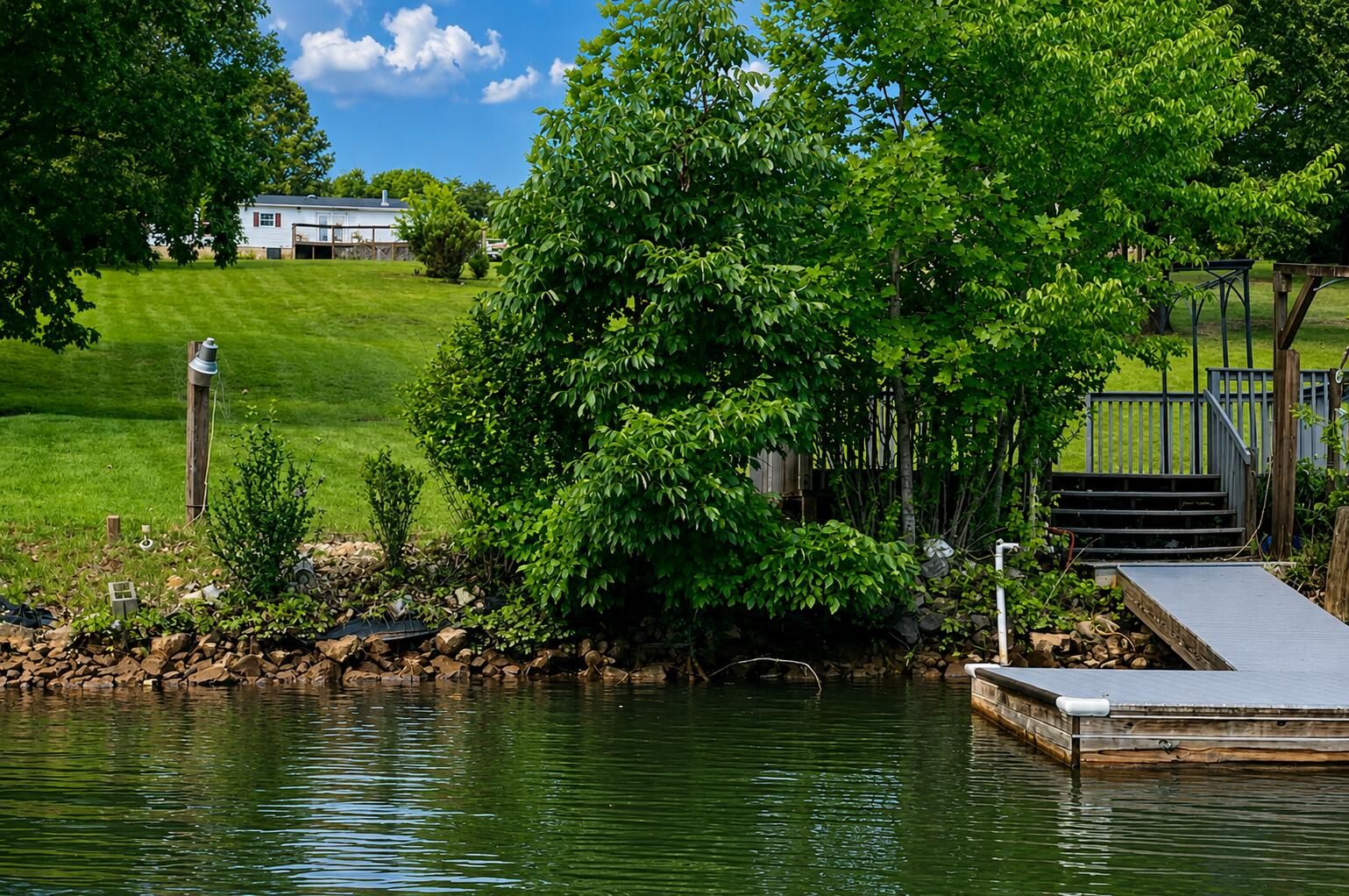 381 Browns Point Dr — photo